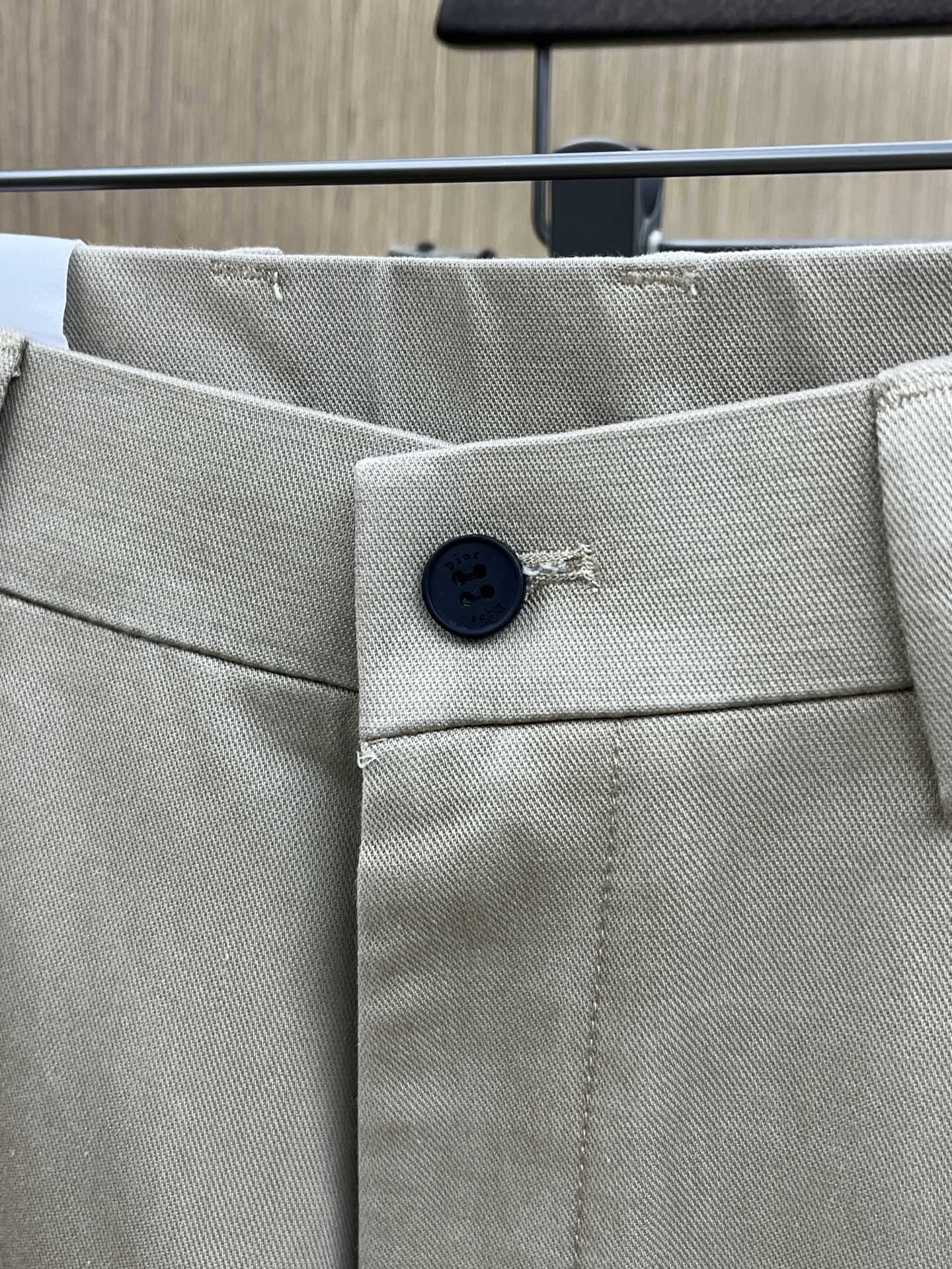 秋冬 CD 🔥🔥ss秋冬新品，官网同步有售，男士高端商务休闲西裤，高端进口面料，带弹力，后面采用硅胶字母