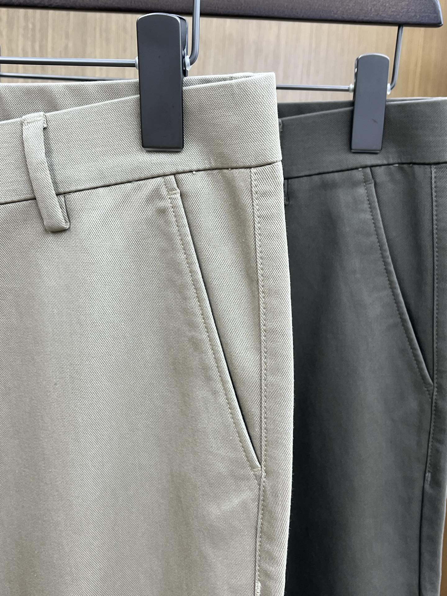 秋冬 CD 🔥🔥ss秋冬新品，官网同步有售，男士高端商务休闲西裤，高端进口面料，带弹力，后面采用硅胶字母