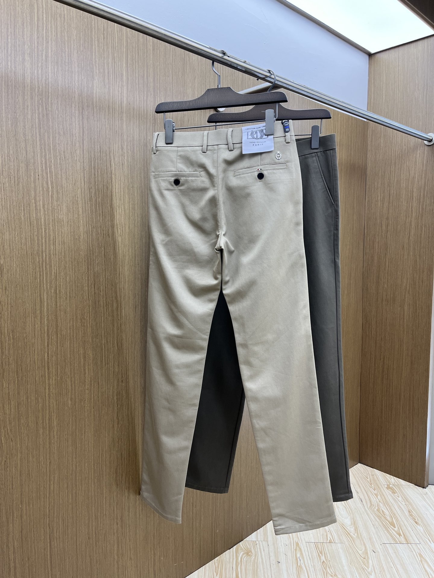 秋冬 CD 🔥🔥ss秋冬新品，官网同步有售，男士高端商务休闲西裤，高端进口面料，带弹力，后面采用硅胶字母