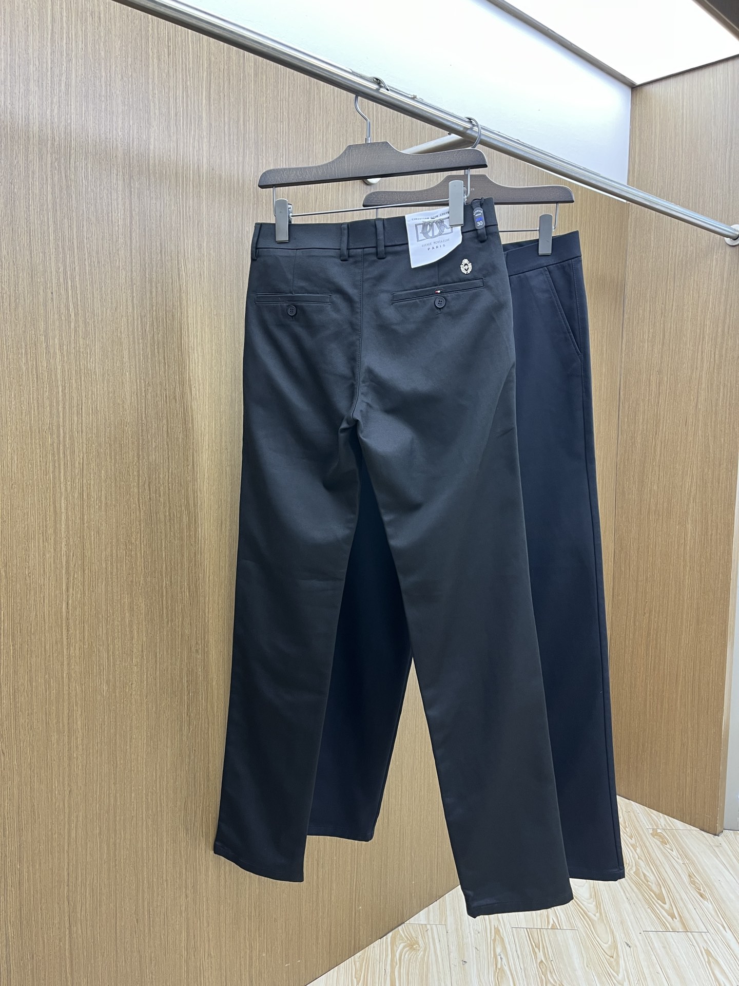 秋冬 CD 🔥🔥ss秋冬新品，官网同步有售，男士高端商务休闲西裤，高端进口面料，带弹力，后面采用硅胶字母