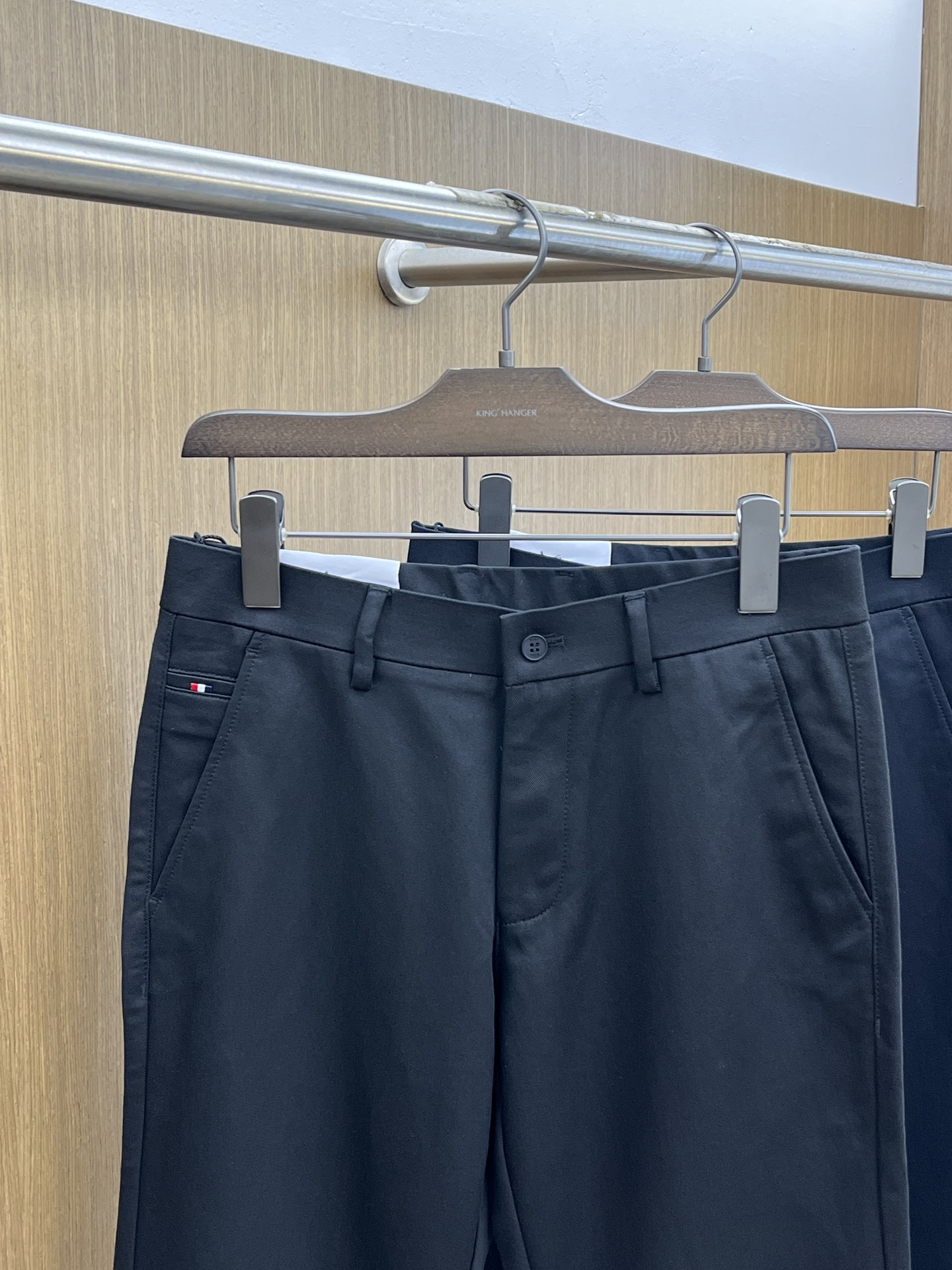 秋冬 CD 🔥🔥ss秋冬新品，官网同步有售，男士高端商务休闲西裤，高端进口面料，带弹力，后面采用硅胶字母