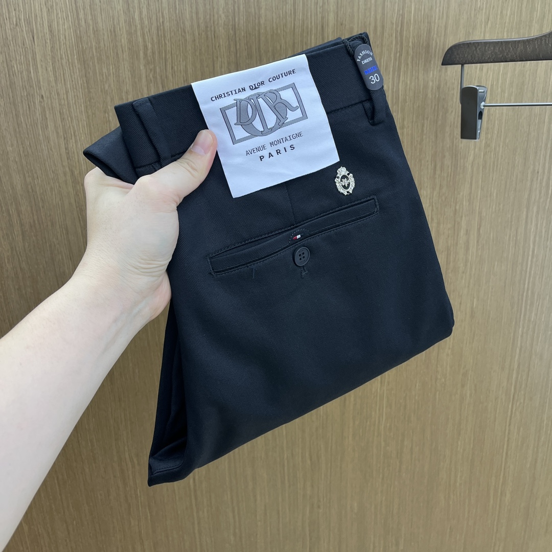 NO:656674,Autumn and winter CD 1955ss new autumn and winter products, available on the official website at the same time, men's high-end business casual trousers, high-end imported fabrics, with elasticity, silicone letter gluing on the back, five collocations, both classic and fashionable, tailor-made, the upper body effect is unrestricted, comfortable and breathable, fax code number 30-3837,, alexander wang19860909秋冬 CD 1955ss秋冬新品,官网同步有售,男士高端商务休闲西裤,高端进口面料,带弹力,后面采用硅胶字母压胶,五搭配,即经典又时尚,合体裁缝,上身效果无约束感 ,舒适透气fax 码数30-3837,,alexander wang,Men's clothing