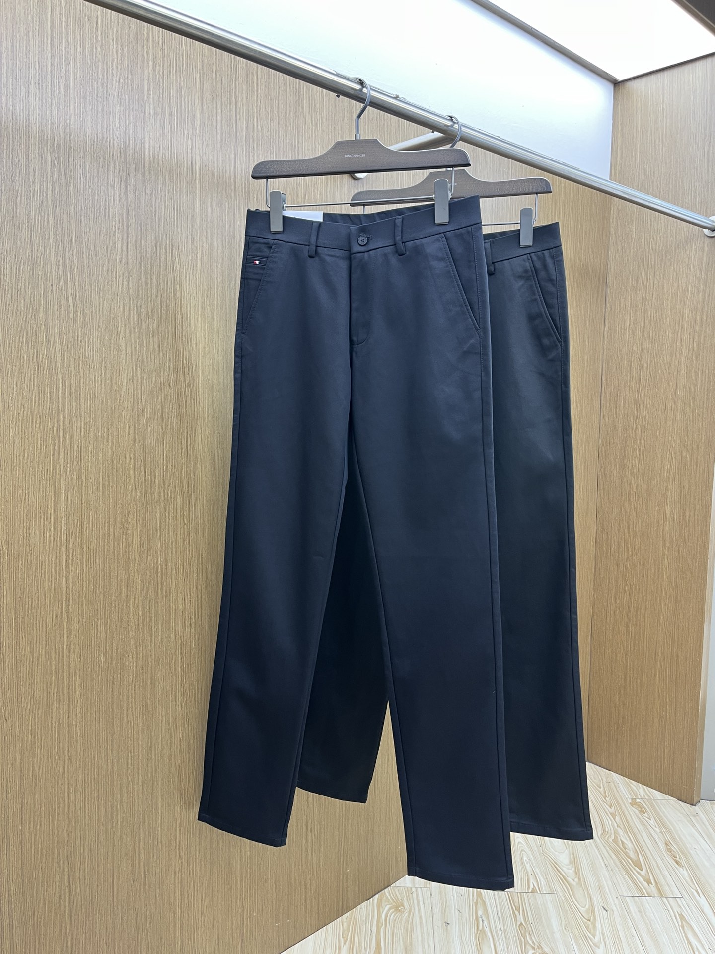 秋冬 CD 🔥🔥ss秋冬新品，官网同步有售，男士高端商务休闲西裤，高端进口面料，带弹力，后面采用硅胶字母