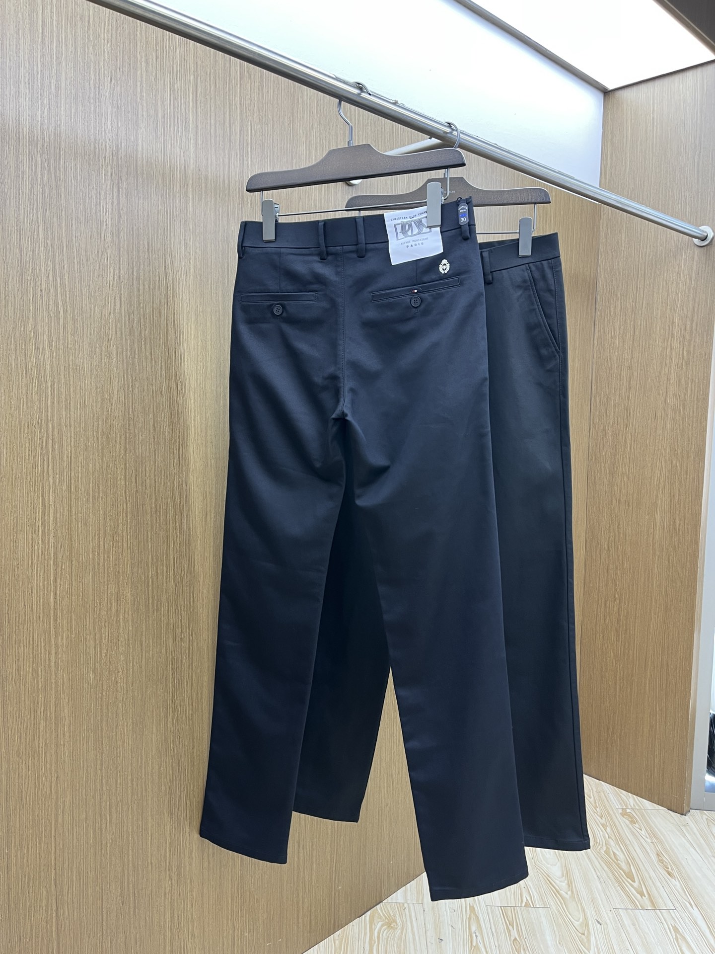 秋冬 CD 🔥🔥ss秋冬新品，官网同步有售，男士高端商务休闲西裤，高端进口面料，带弹力，后面采用硅胶字母
