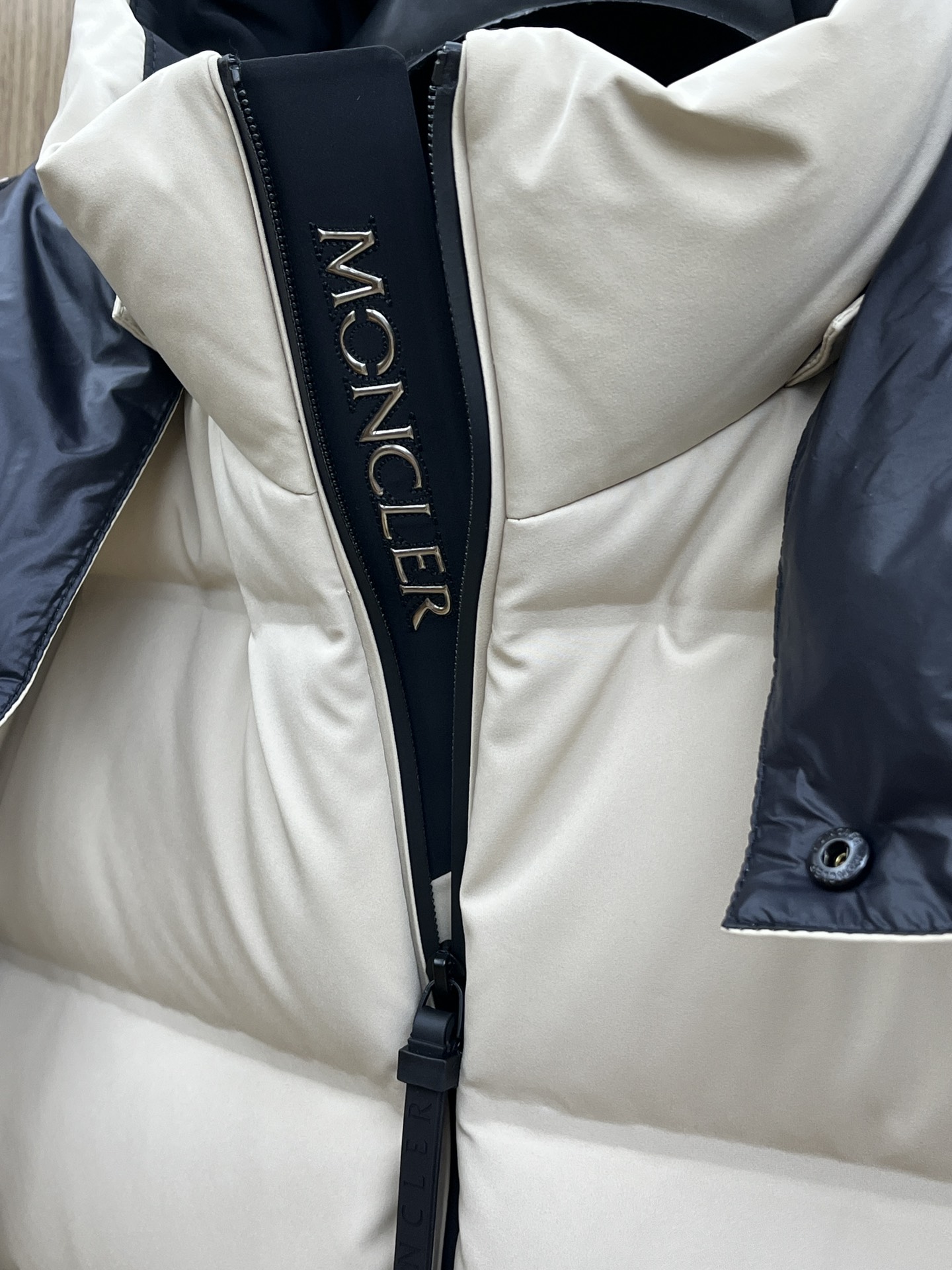 秋冬羽绒 Mon 🔥🔥Gw秋冬新款🆕羽绒服 原版订制五金配件全进口原版定制 高端产品 绝对的高品质 采用