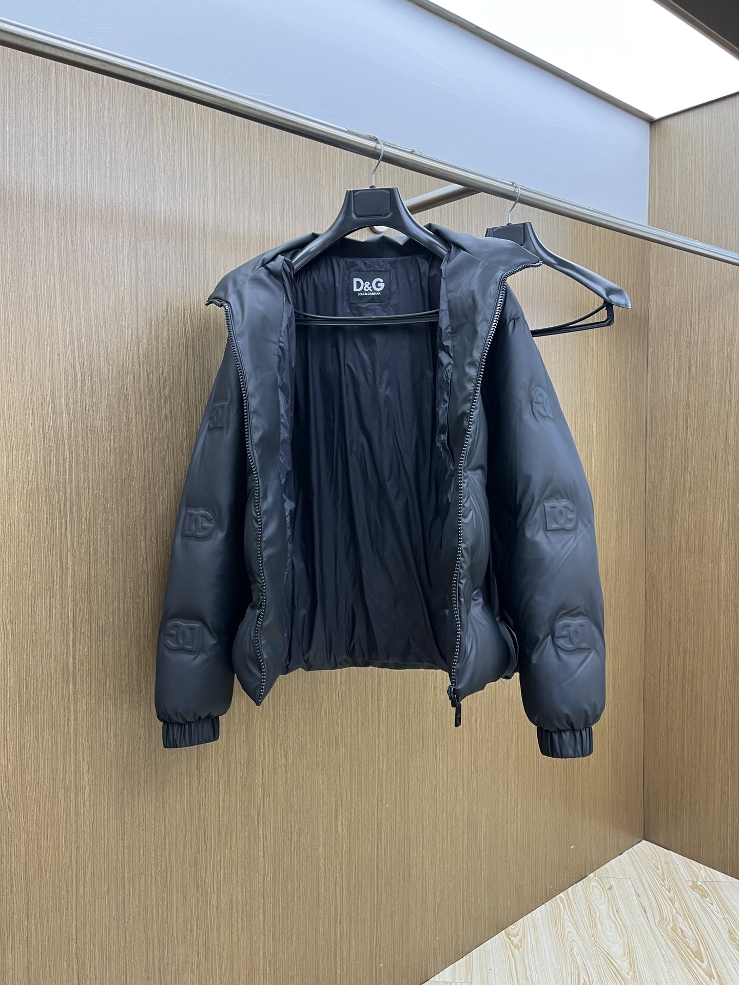 秋冬羽绒 LV 🔥🔥Gw秋冬新款🆕羽绒服 原版订制五金配件全进口原版定制 高端产品 绝对的高品质 采用顶