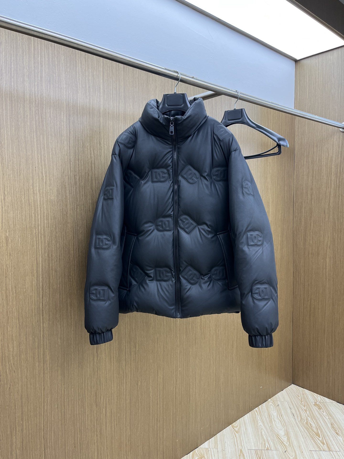 秋冬羽绒 LV 🔥🔥Gw秋冬新款🆕羽绒服 原版订制五金配件全进口原版定制 高端产品 绝对的高品质 采用顶