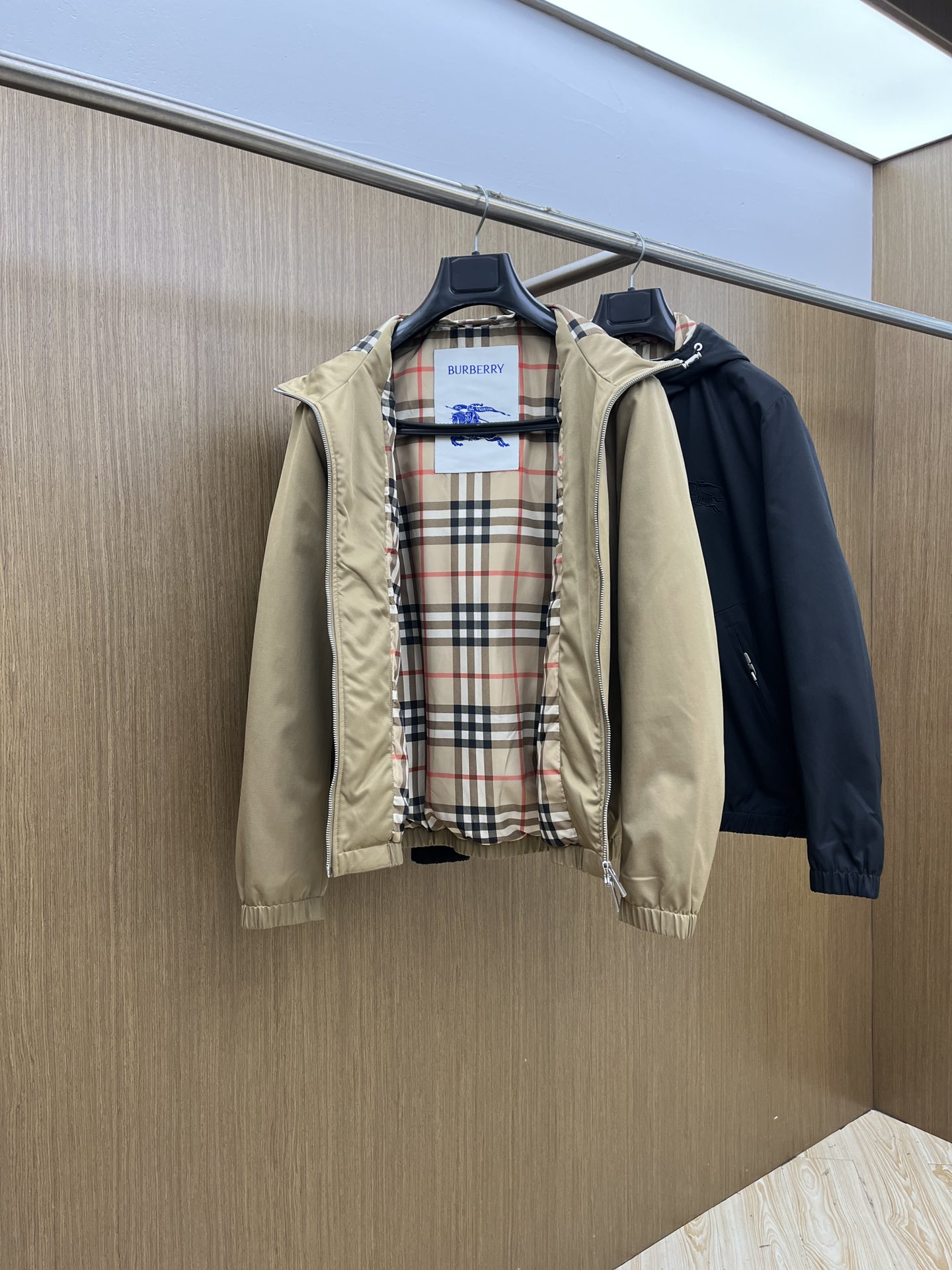 秋冬羽绒 BBR 🔥秋冬时尚连帽夹克羽绒服内冲80g-90白鸭绒，轻薄有型，上身不臃肿，颇具意大利典型风