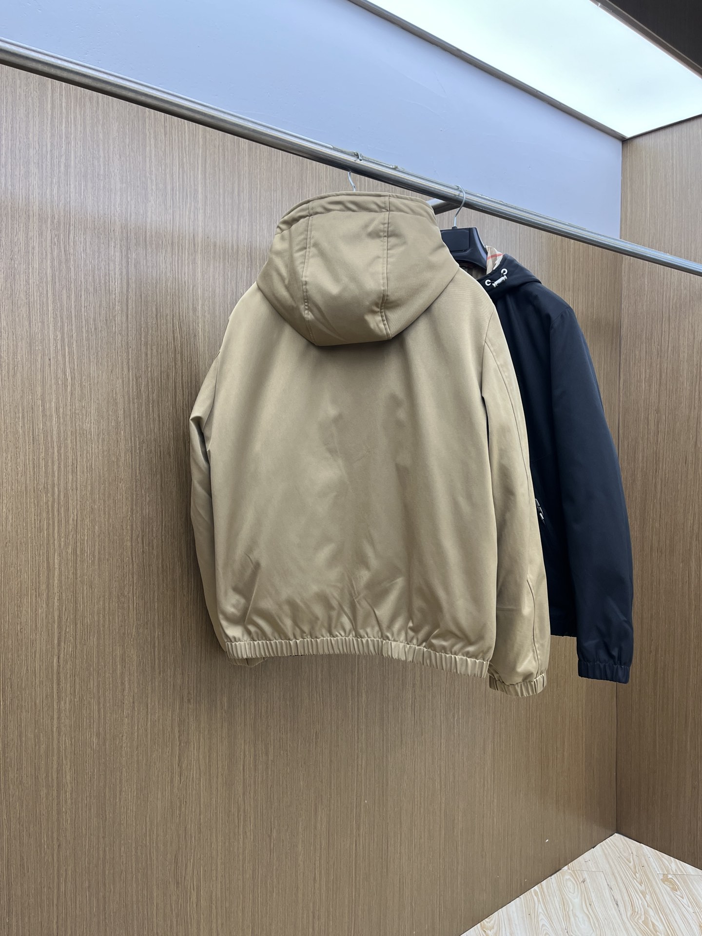 秋冬羽绒 BBR 🔥秋冬时尚连帽夹克羽绒服内冲80g-90白鸭绒，轻薄有型，上身不臃肿，颇具意大利典型风