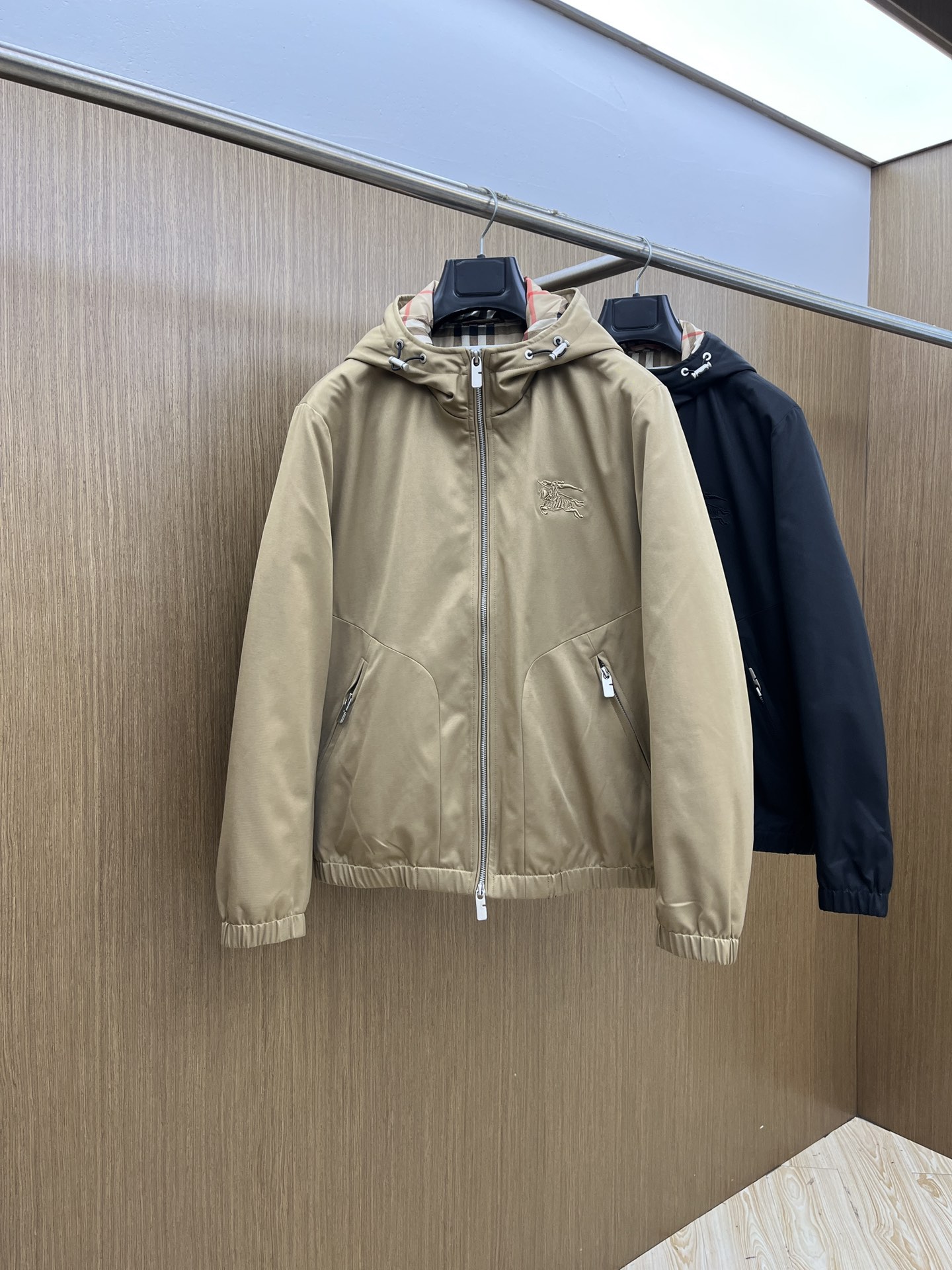 秋冬羽绒 BBR 🔥秋冬时尚连帽夹克羽绒服内冲80g-90白鸭绒，轻薄有型，上身不臃肿，颇具意大利典型风