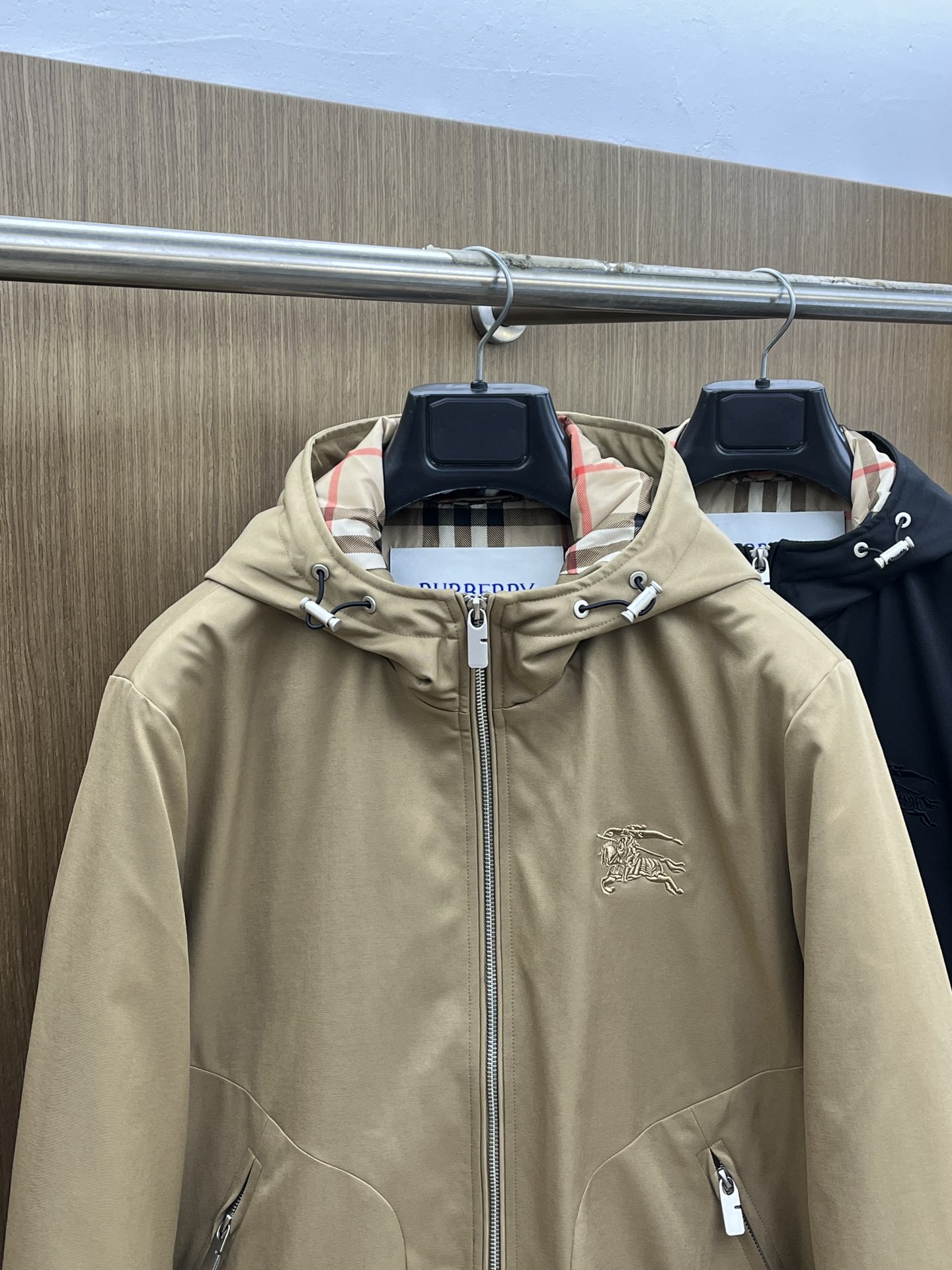 秋冬羽绒 BBR 🔥秋冬时尚连帽夹克羽绒服内冲80g-90白鸭绒，轻薄有型，上身不臃肿，颇具意大利典型风