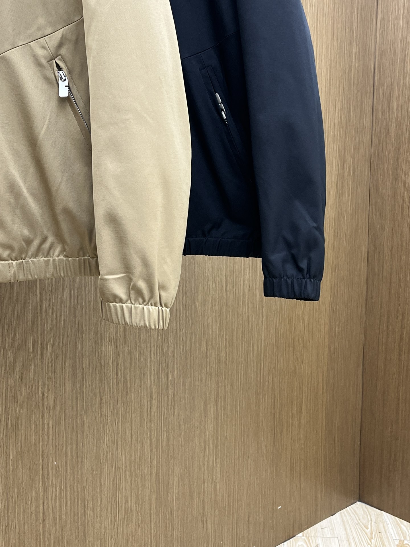 秋冬羽绒 BBR 🔥秋冬时尚连帽夹克羽绒服内冲80g-90白鸭绒，轻薄有型，上身不臃肿，颇具意大利典型风