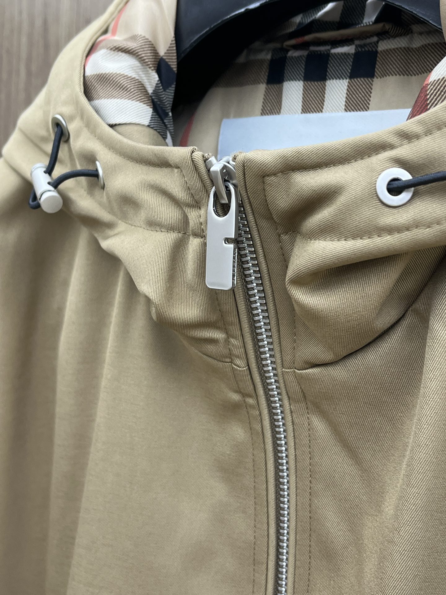 秋冬羽绒 BBR 🔥秋冬时尚连帽夹克羽绒服内冲80g-90白鸭绒，轻薄有型，上身不臃肿，颇具意大利典型风