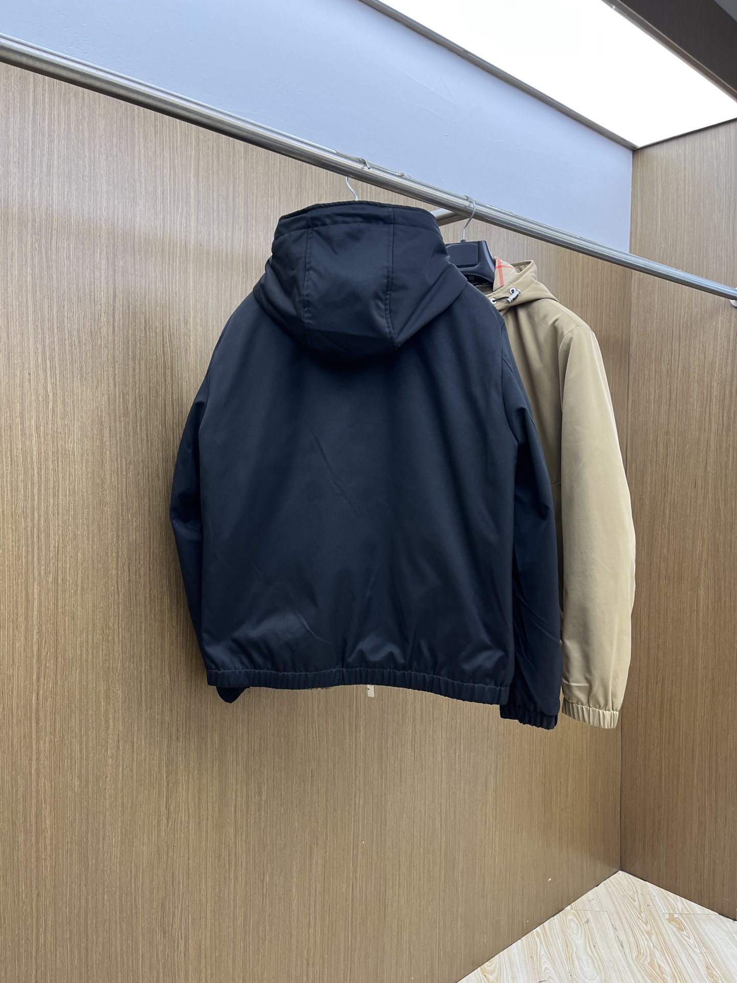 秋冬羽绒 BBR 🔥秋冬时尚连帽夹克羽绒服内冲80g-90白鸭绒，轻薄有型，上身不臃肿，颇具意大利典型风