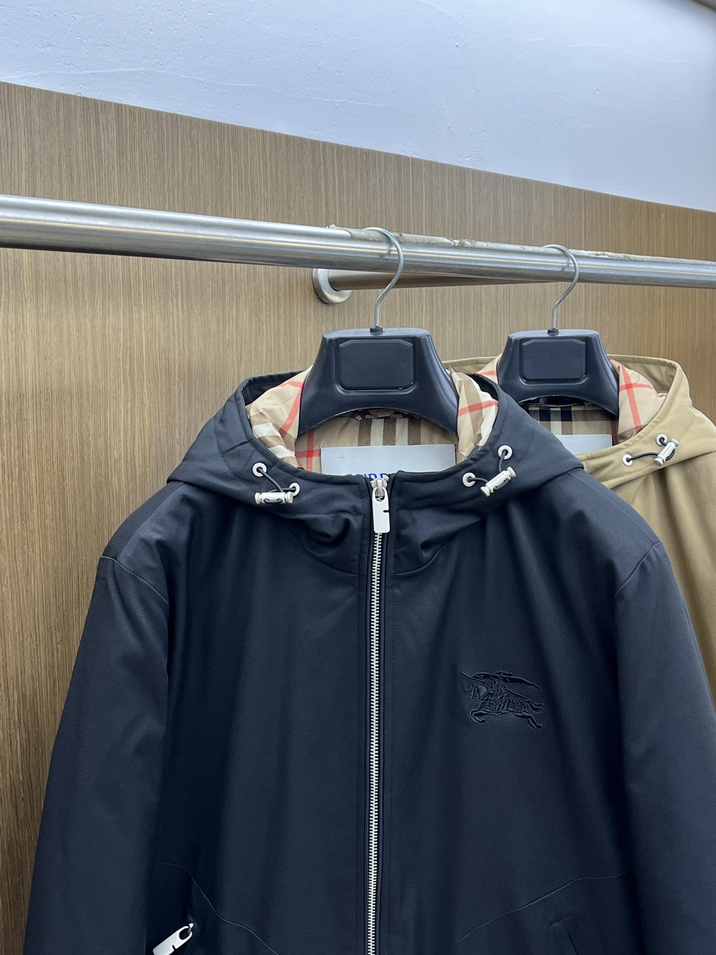 秋冬羽绒 BBR 🔥秋冬时尚连帽夹克羽绒服内冲80g-90白鸭绒，轻薄有型，上身不臃肿，颇具意大利典型风