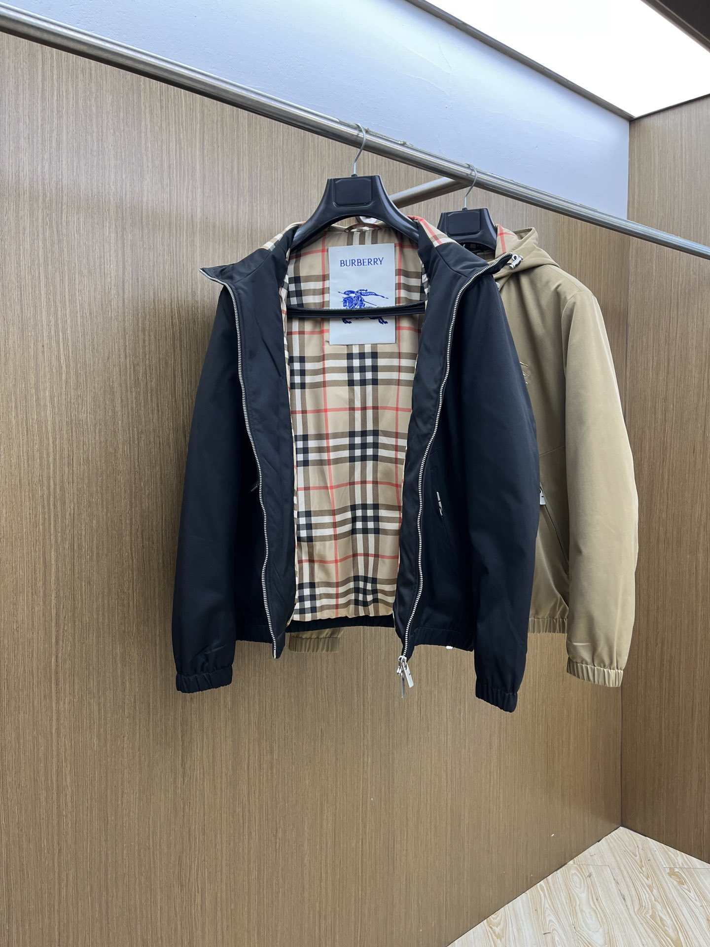 秋冬羽绒 BBR 🔥秋冬时尚连帽夹克羽绒服内冲80g-90白鸭绒，轻薄有型，上身不臃肿，颇具意大利典型风