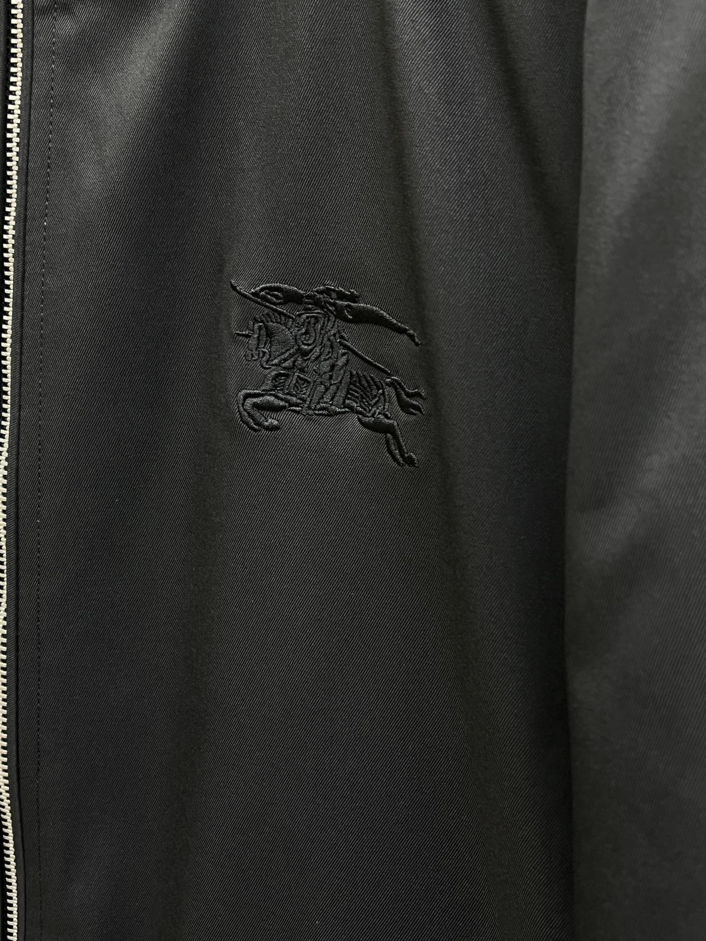 秋冬羽绒 BBR 🔥秋冬时尚连帽夹克羽绒服内冲80g-90白鸭绒，轻薄有型，上身不臃肿，颇具意大利典型风