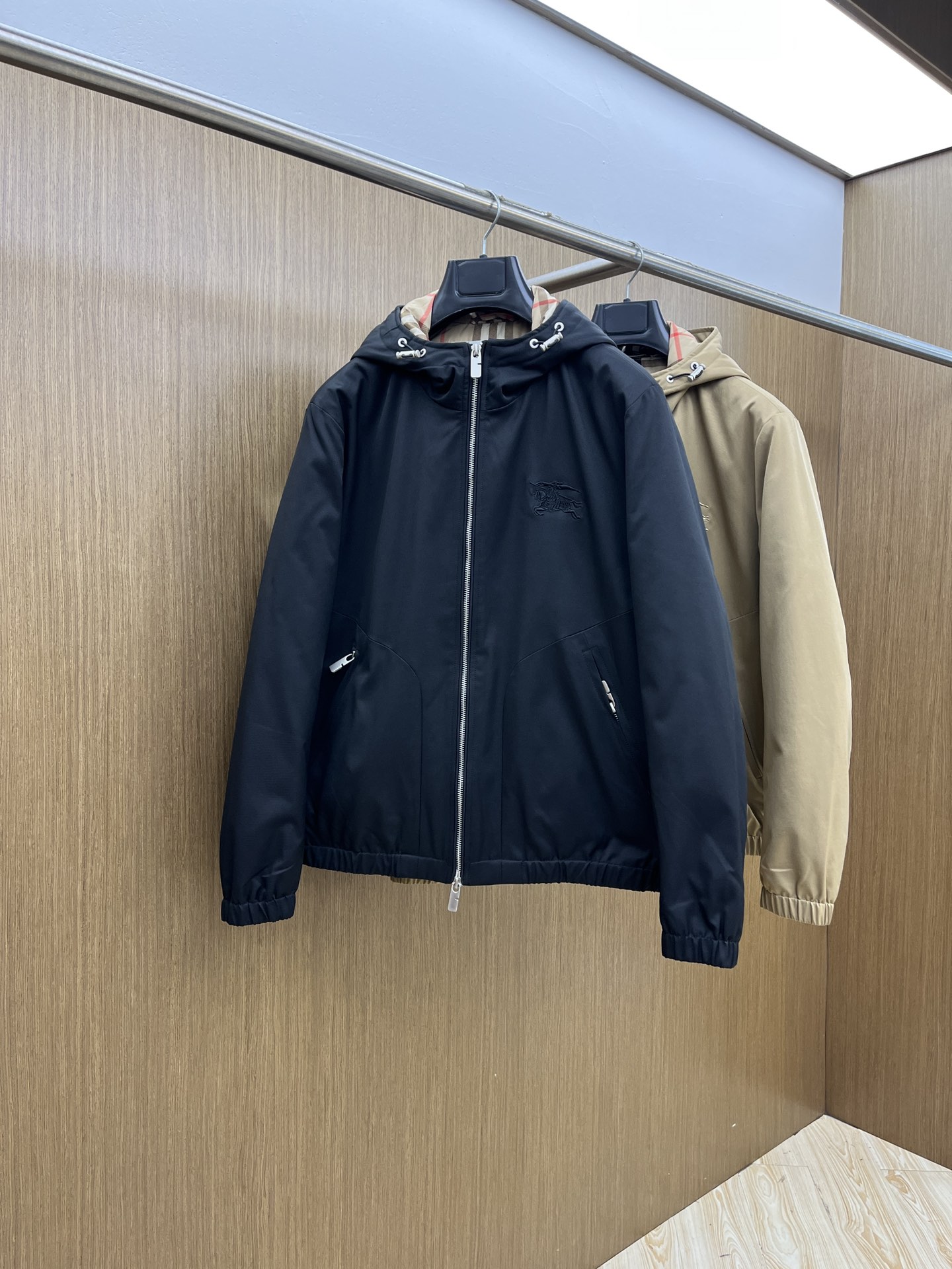 秋冬羽绒 BBR 🔥秋冬时尚连帽夹克羽绒服内冲80g-90白鸭绒，轻薄有型，上身不臃肿，颇具意大利典型风