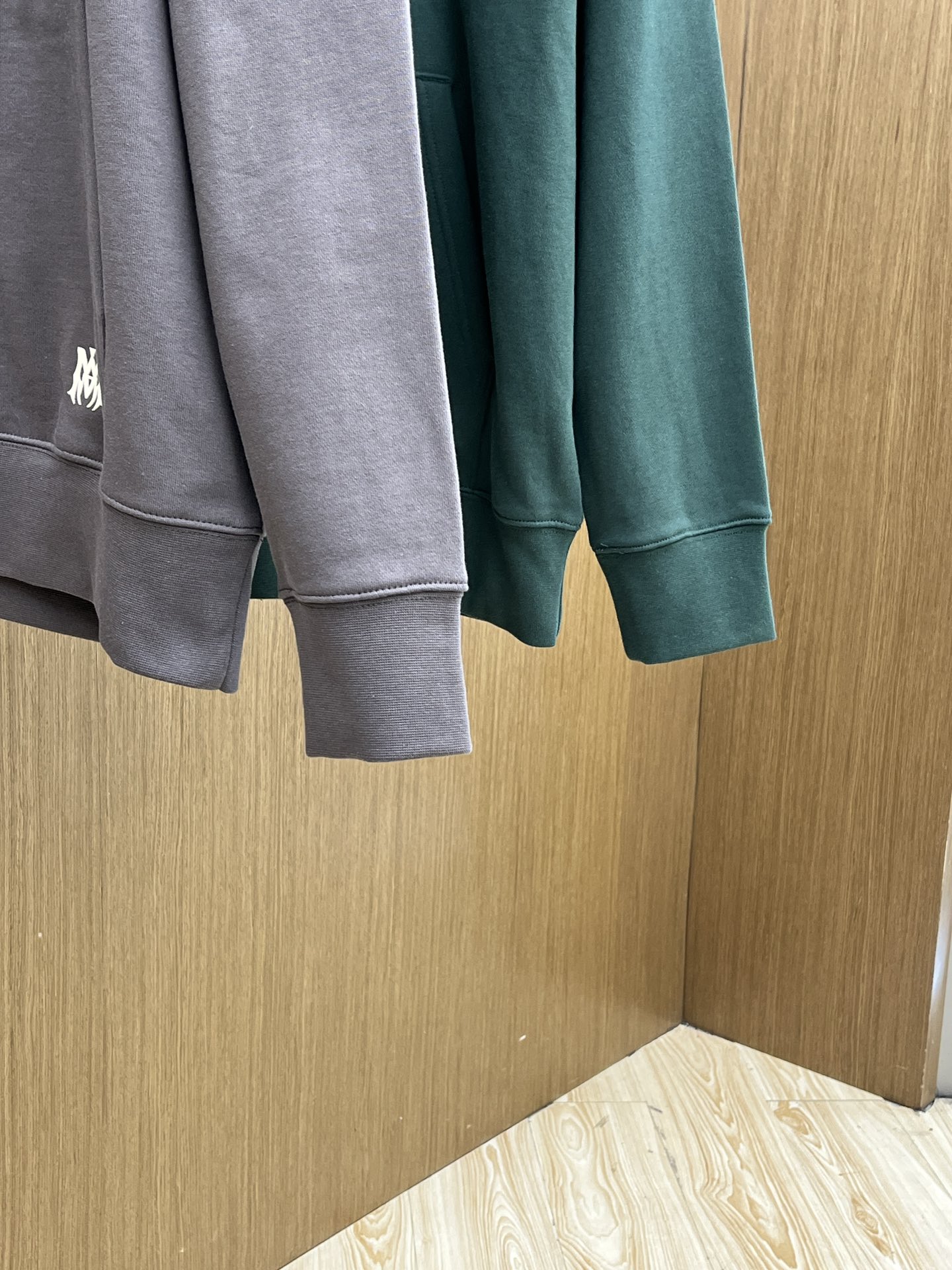 秋冬 AMIRI 🔥FW早秋新款宽版连帽卫衣，男女同款！独特吸引人的眼球，这一款连帽卫衣品相品质都在线，