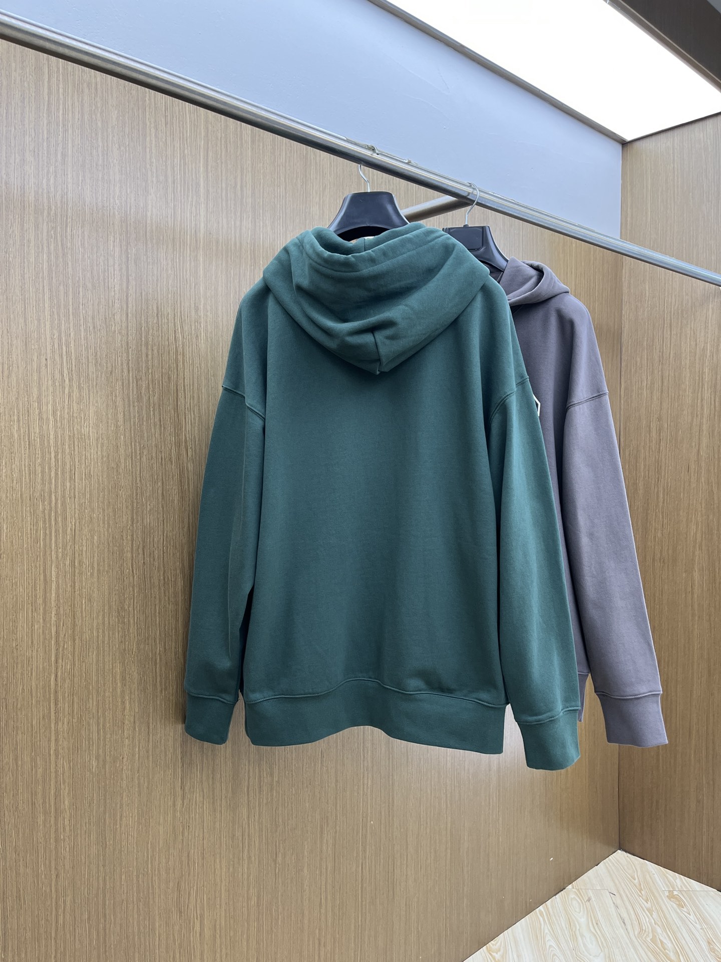 秋冬 AMIRI 🔥FW早秋新款宽版连帽卫衣，男女同款！独特吸引人的眼球，这一款连帽卫衣品相品质都在线，