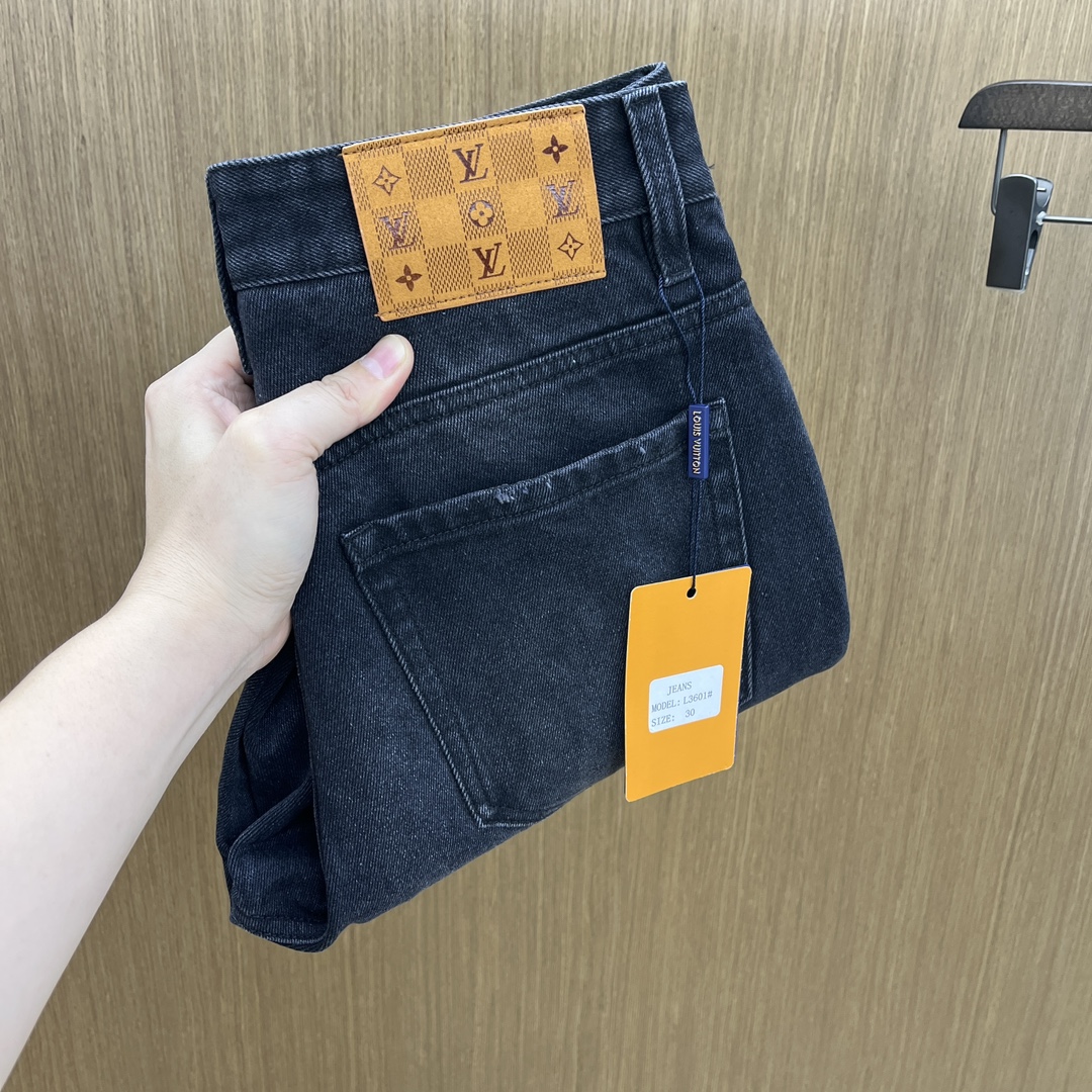 NO:624319,Autumn and winter LV high-end customization, the latest micro-wide jeans for autumn and winter 2025, simultaneous sales at the counter, original customized replicas, customer-supplied hardware accessories, original order quality, heavy industrial washing of imported denim fabrics, fine leather labels, fine workmanship, and excellent upper body!  fam’s preferred items, size 30-38, no 35.37, Louis Vuitton, Jeans, Alexander Wang19860909秋冬 LV 高端定制、2025秋冬最新款微阔牛仔裤 柜台同步发售 原版定制复刻 客供五金辅料 原单品质 进口牛仔面料重工洗水 精品皮牌 做工走线精细 上身绝佳！fam优选单品 码数30-38无35.37,,louis vuitton,jeans,alexander wang,Men's clothing