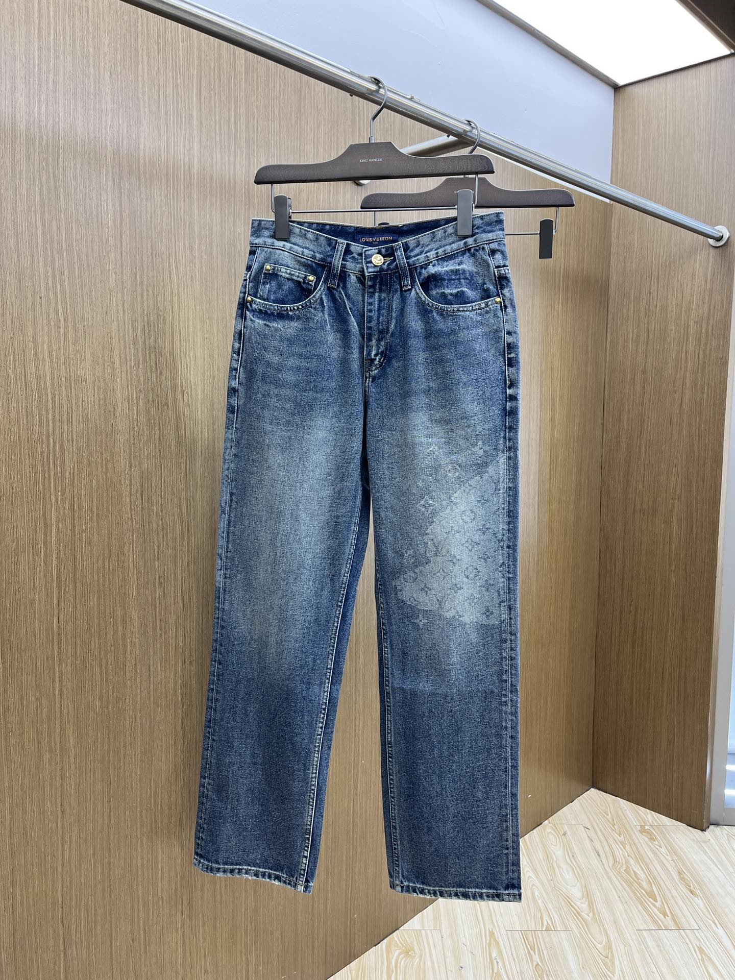 春夏 LV 🔥🔥高端定制、2026春夏最新款微阔牛仔裤 柜台同步发售 原版定制复刻 客供五金辅料 原单品