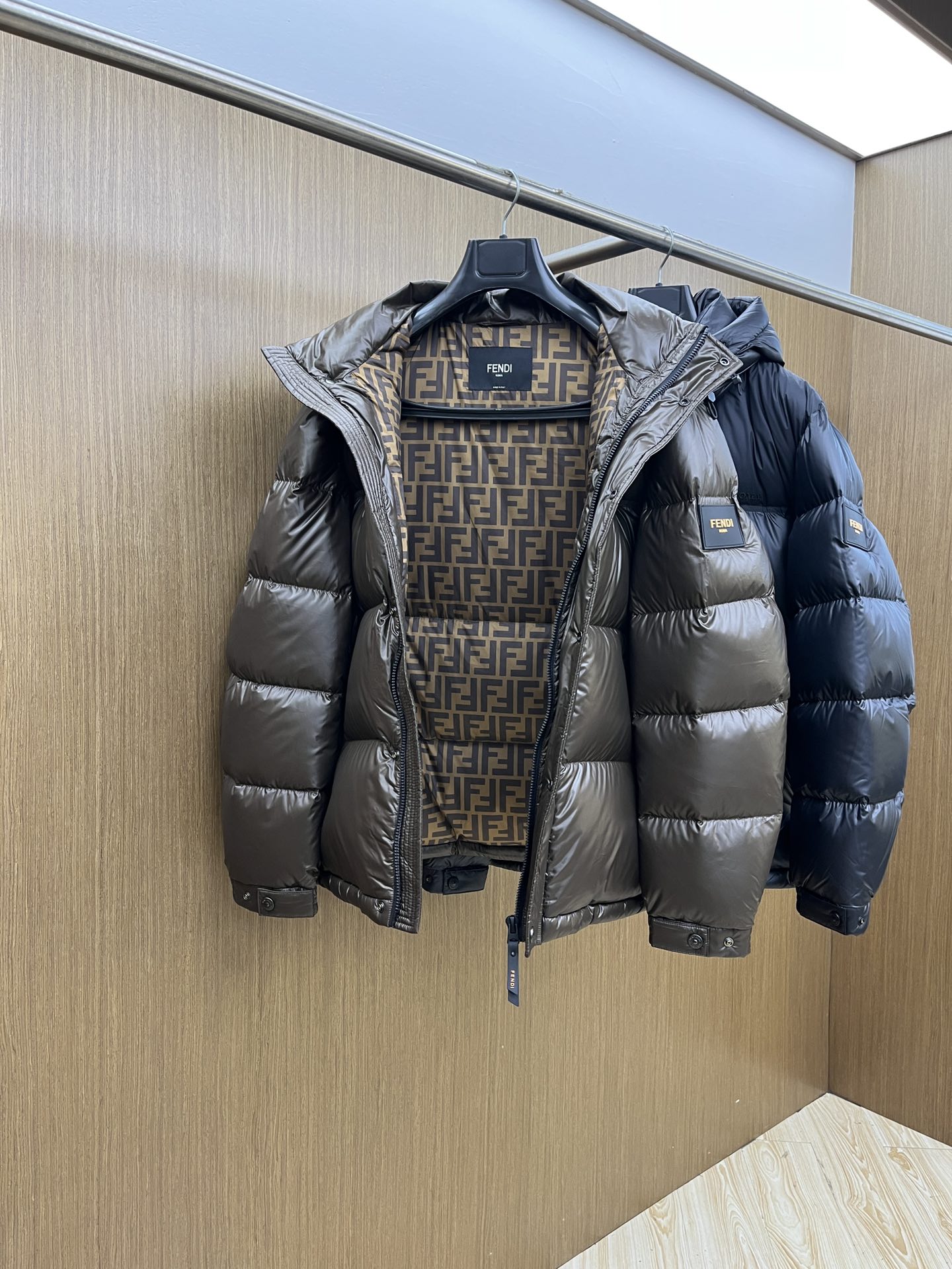 秋冬羽绒 FD 羽绒服 2025最新款时尚款羽绒连帽外套.（连帽不可拆卸）处处细节显工艺足够的高级 结构