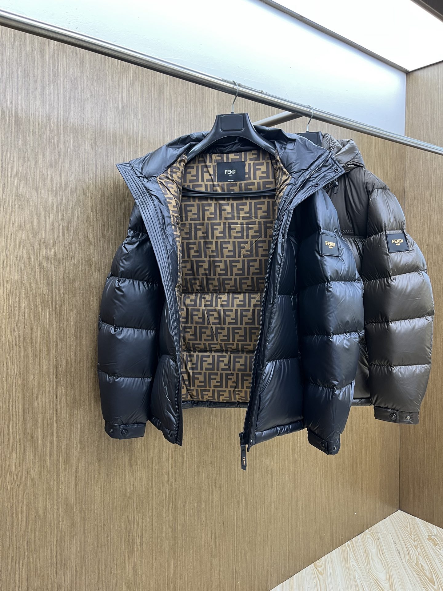 秋冬羽绒 FD 羽绒服 2025最新款时尚款羽绒连帽外套.（连帽不可拆卸）处处细节显工艺足够的高级 结构