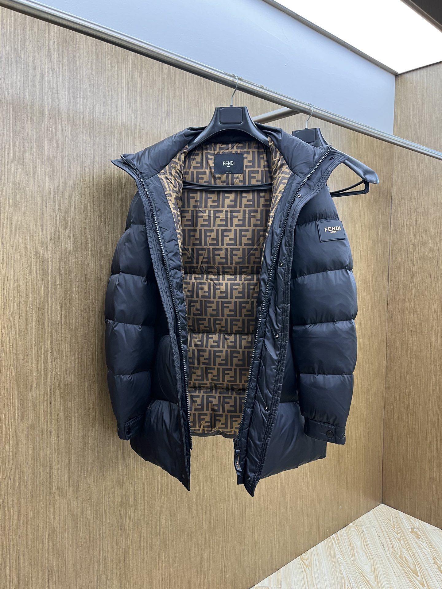 秋冬羽绒 FD 羽绒服 2025最新款时尚款羽绒连帽中长款外套.（连帽不可拆卸）处处细节显工艺足够的高级