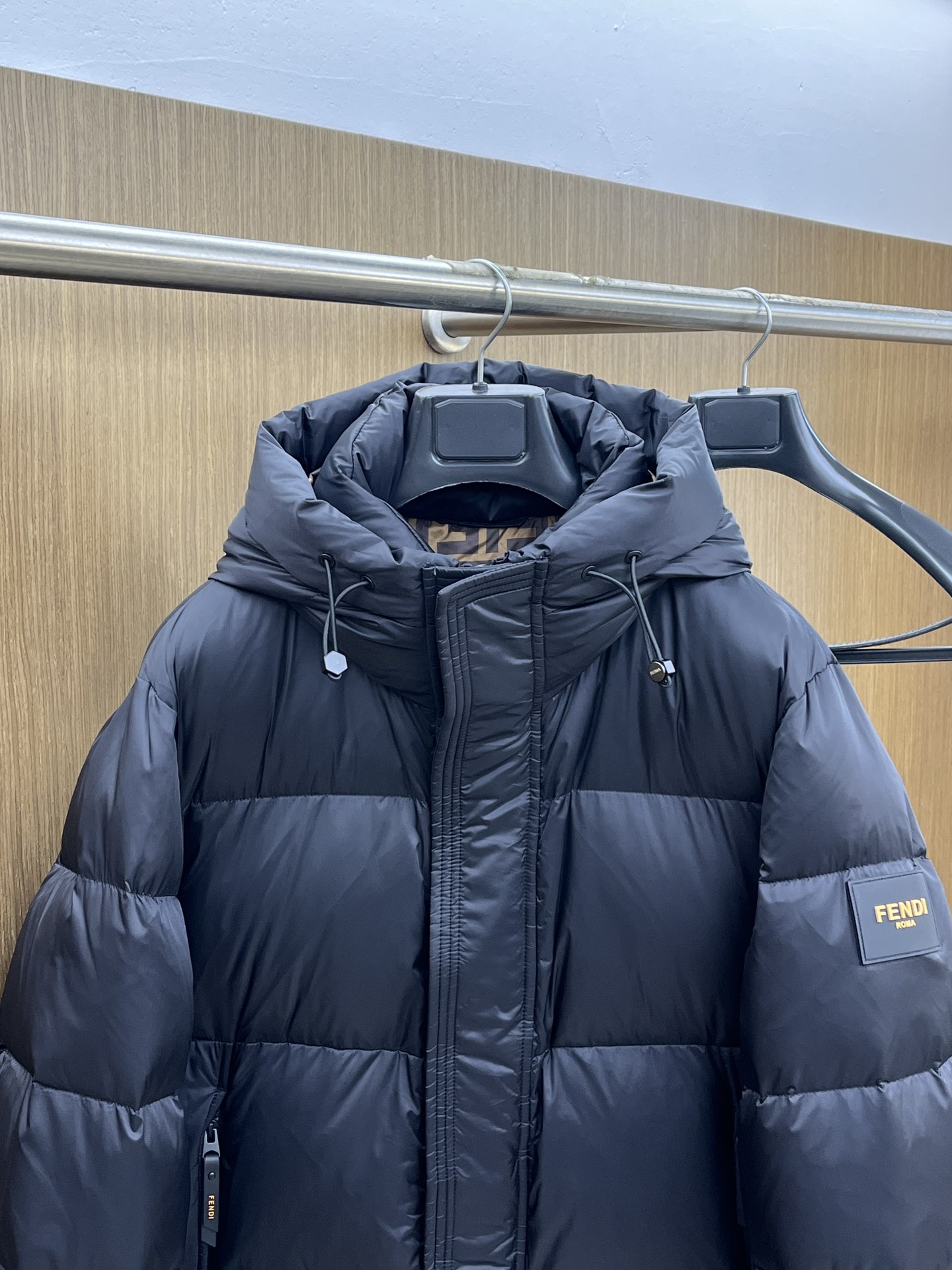 秋冬羽绒 FD 羽绒服 2025最新款时尚款羽绒连帽中长款外套.（连帽不可拆卸）处处细节显工艺足够的高级