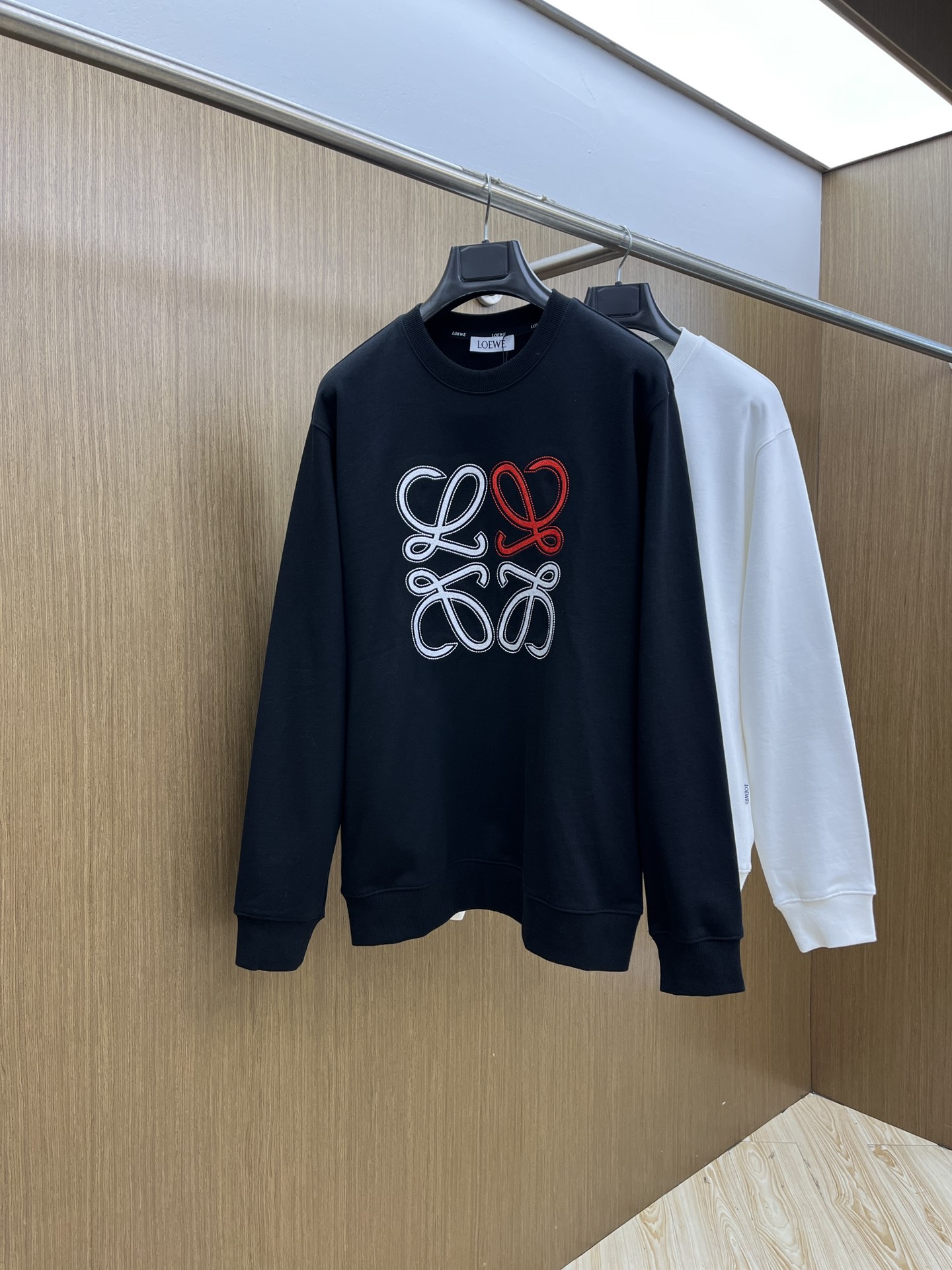 Loe Embroidered Fleece Sweatshirt: Cozy, Stylish, and Perfect for Fall/Winter