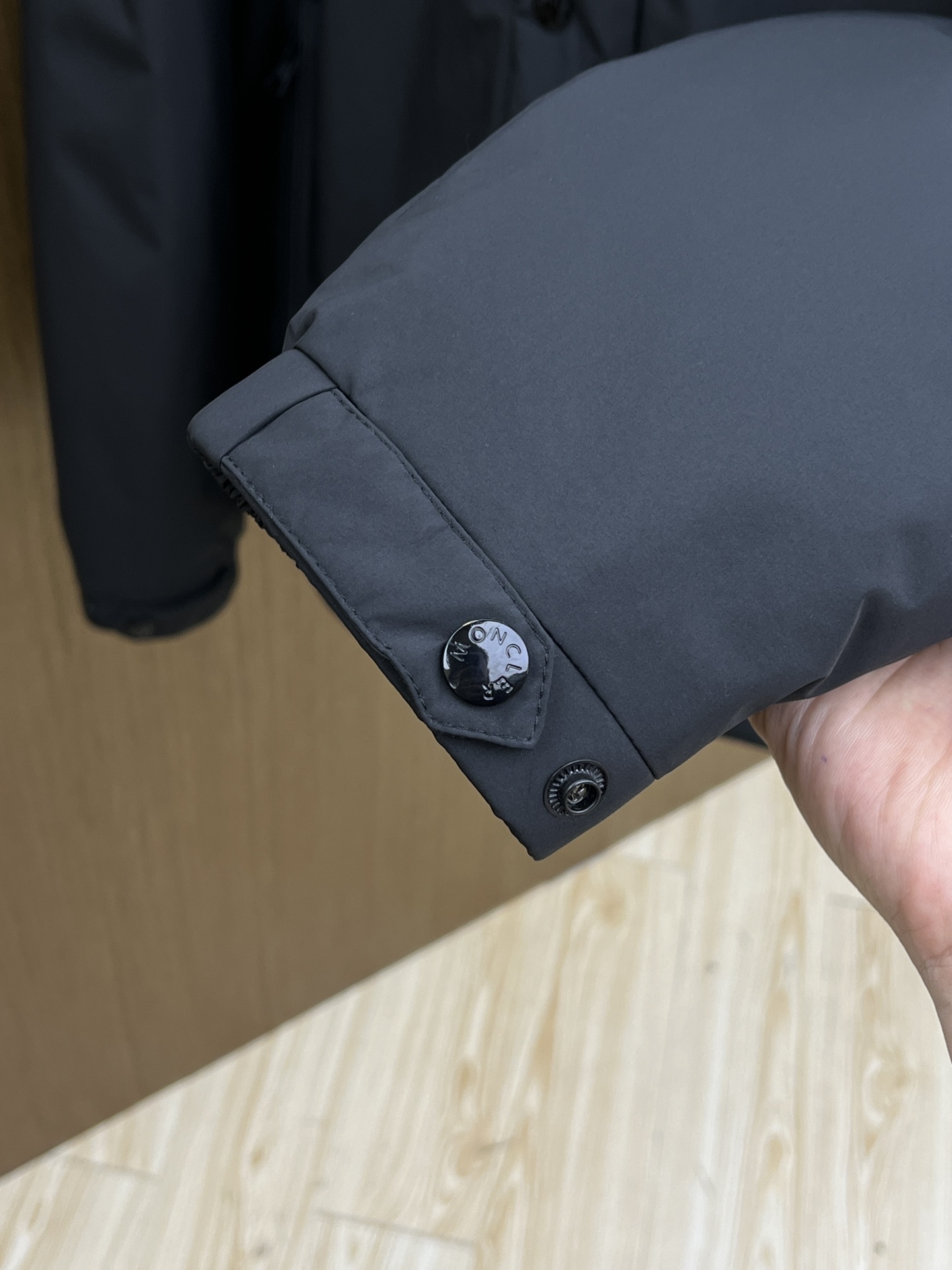 调价 秋冬羽绒 Mon 🔥🔥最新款时尚设计师款羽绒外套❤️ 冬季顶级轻奢羽绒服，上臂经典logo爆款羽绒