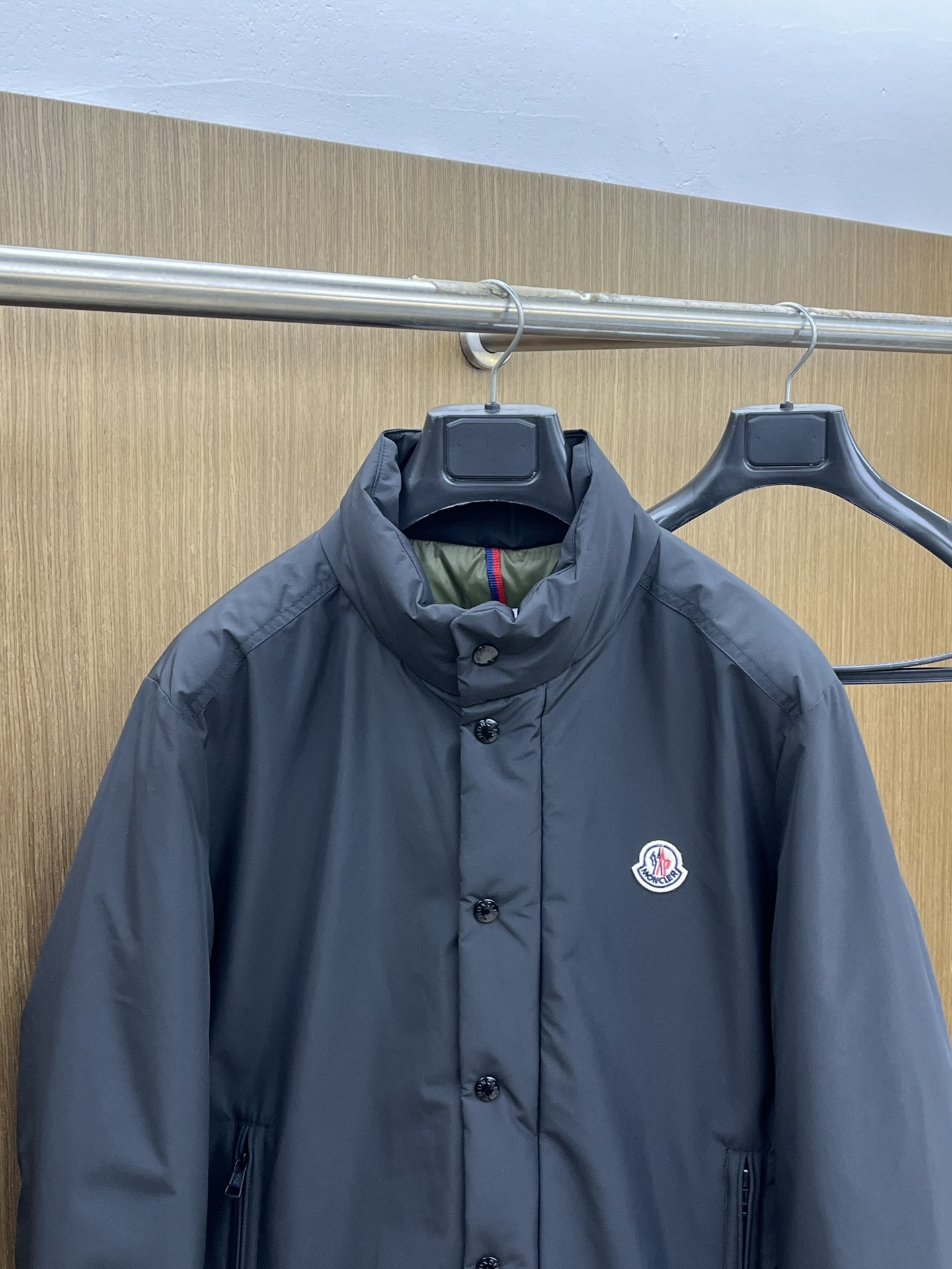 调价 秋冬羽绒 Mon 🔥🔥最新款时尚设计师款羽绒外套❤️ 冬季顶级轻奢羽绒服，上臂经典logo爆款羽绒