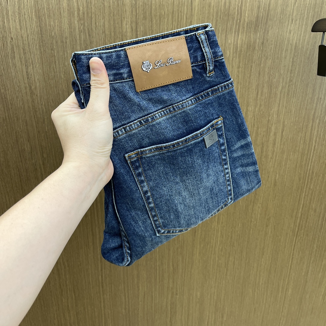 NO:600114,Autumn and winter LP new models are coming. Hot new products in autumn and winter are on sale. The best original jeans in physical stores, suitable for all ages. The highest version of European imported fabrics on the market. Comfortable, soft and skin-friendly, with super upper body effect, fashionable and versatile. fzh is straight and stylish, a wardrobe must-have!  Suitable for any occasion. Sizes: 29-38 without 35.37, loro piana, jeans, alexander wang19860909秋冬 LP 新款来袭秋冬爆款新品 有售 实体店极品牛仔裤原版好货,适合各个年龄段.市场最高版本的欧洲进口面料.舒适柔软亲肤,上身效果超级棒时尚百搭 fzh笔挺有型,衣橱必备！适合任何场合穿着 尺码:29-38无35.37,,loro piana,jeans,alexander wang,Men's clothing