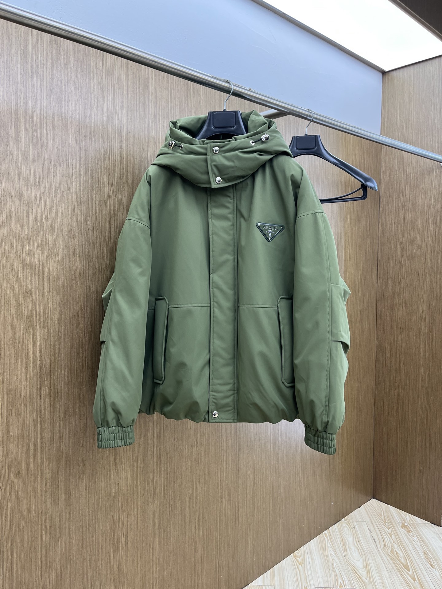 NO:613622,Autumn and winter down PD 2025 latest fashionable down jacket down jacket, top winter popular down jacket, classic logo popular down jacket, 90# white goose down filling, every detail shows craftsmanship, enough advanced structural tailoring design changes to show men's diverse image changes, slim and neat, fsh tailoring, to meet the current popular multi-layered wear, versatile style in life!  Size 48-56,,jackets & coats,down jacket,alexander wang19860909秋冬羽绒 PD 2025最新款时尚羽绒外套羽绒服,冬季顶级爆款羽绒服,经典logo爆款羽绒服,90#白鹅绒填充,处处细节显工艺足够的高级结构性剪裁的设计改变来展现男士多样的形象变化,修身利落、fsh剪裁合体,满足时下正流行的多层次穿搭,生活百搭款式！ 码数48-56,,jackets & coats,down jacket,alexander wang,Men's clothing