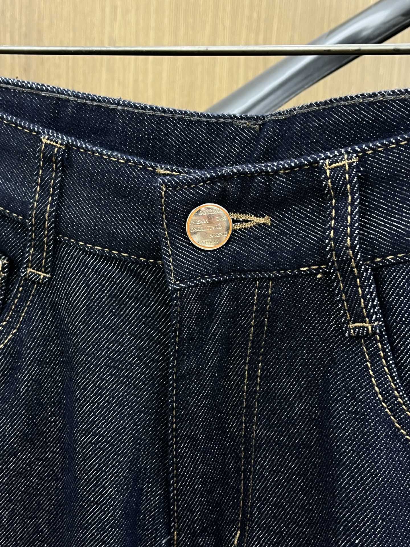 秋冬 Her 🔥🔥高端定制、25SS秋冬最新款牛仔裤 柜台同步发售 进口固色面料 原版定制复刻 客供五金