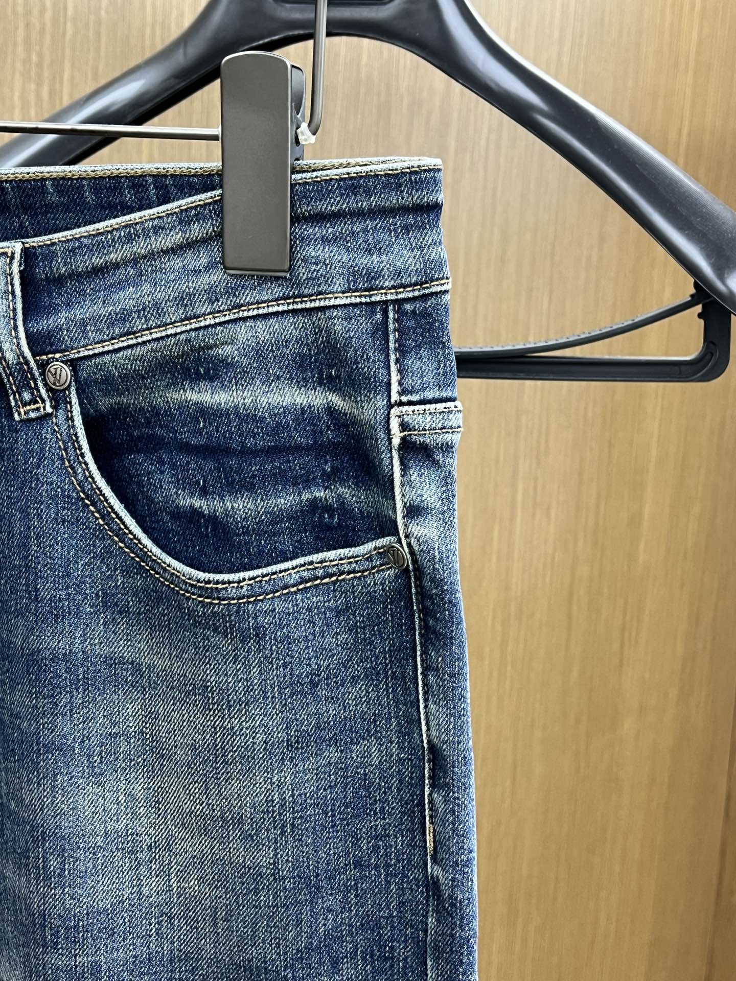 秋冬 LV 🔥🔥高端定制、25SS秋冬最新款牛仔裤 柜台同步发售 进口固色面料 原版定制复刻 客供五金辅