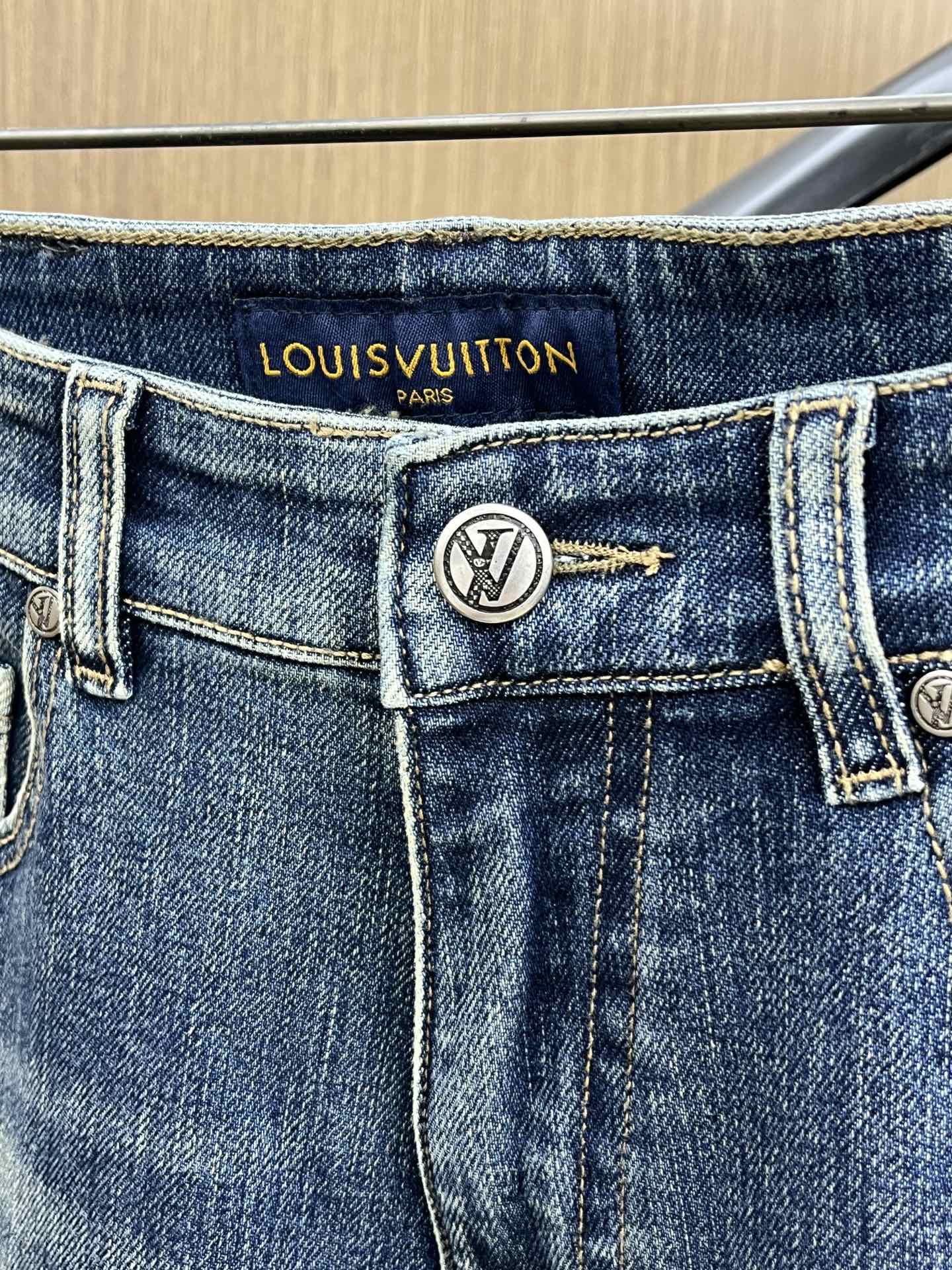 秋冬 LV 🔥🔥高端定制、25SS秋冬最新款牛仔裤 柜台同步发售 进口固色面料 原版定制复刻 客供五金辅