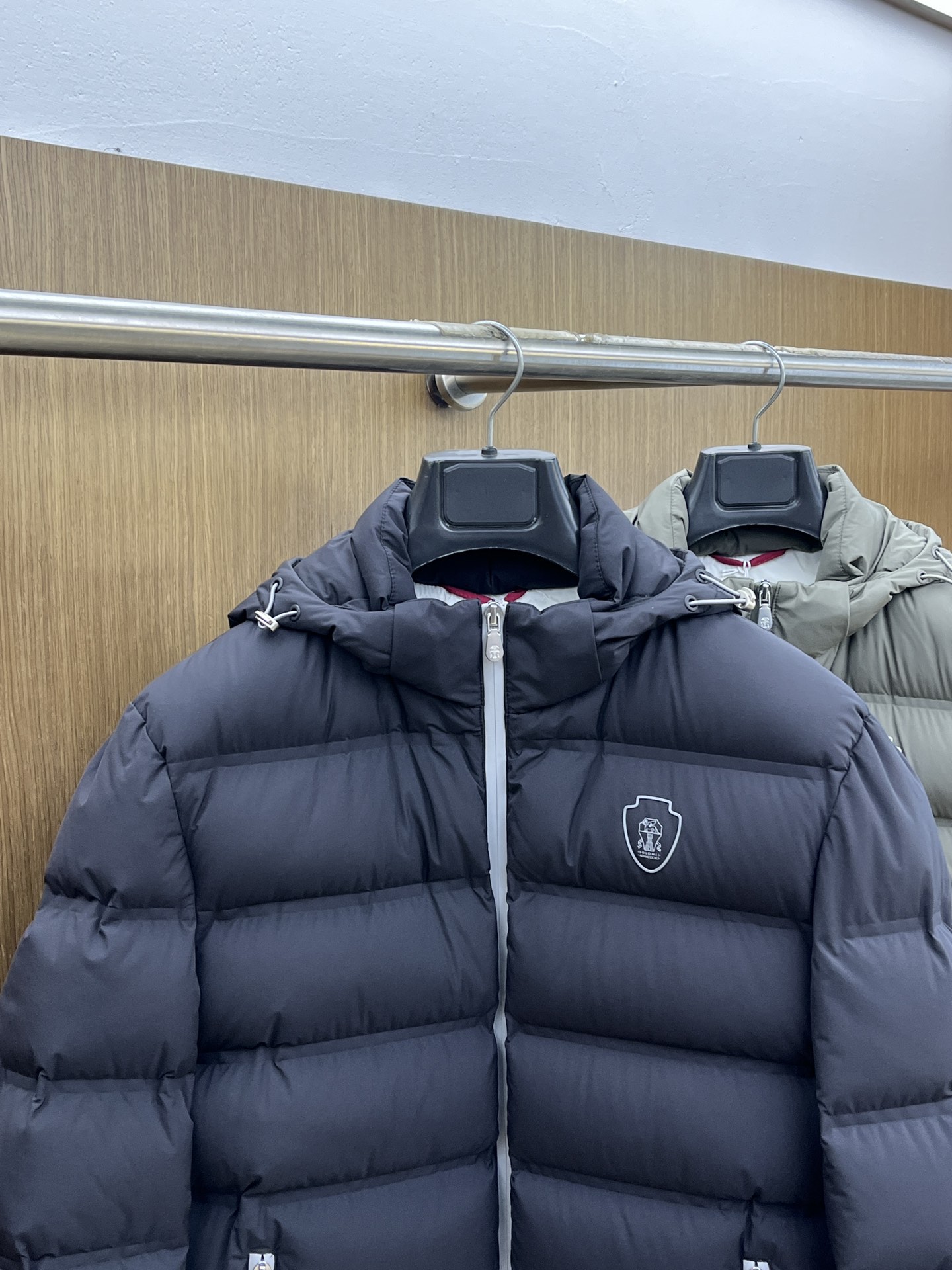 秋冬羽绒 Brunello Cucinelli25秋冬款立领羽绒外套 BC这款外套采用高品质羽绒填充工艺