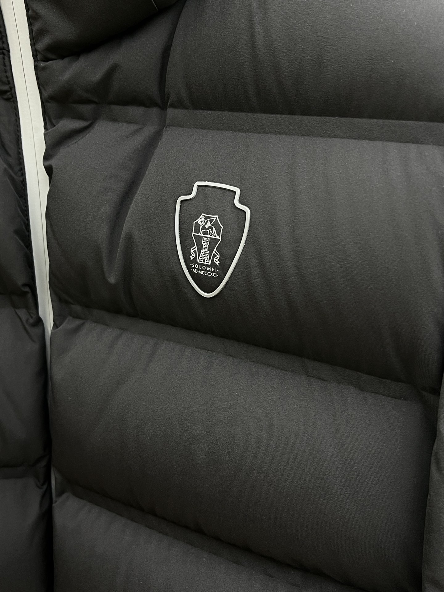 秋冬羽绒 Brunello Cucinelli25秋冬款立领羽绒外套 BC这款外套采用高品质羽绒填充工艺