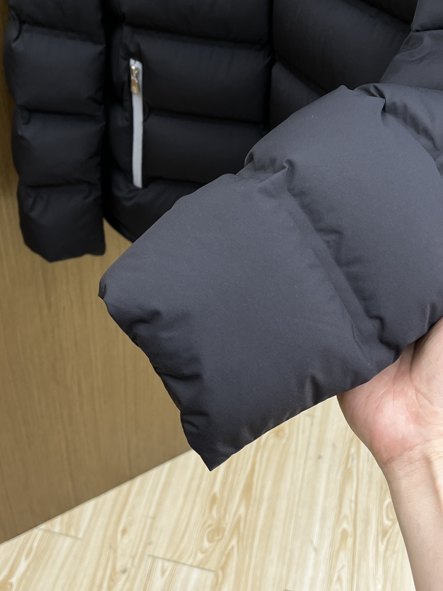 秋冬羽绒 Brunello Cucinelli25秋冬款立领羽绒外套 BC这款外套采用高品质羽绒填充工艺