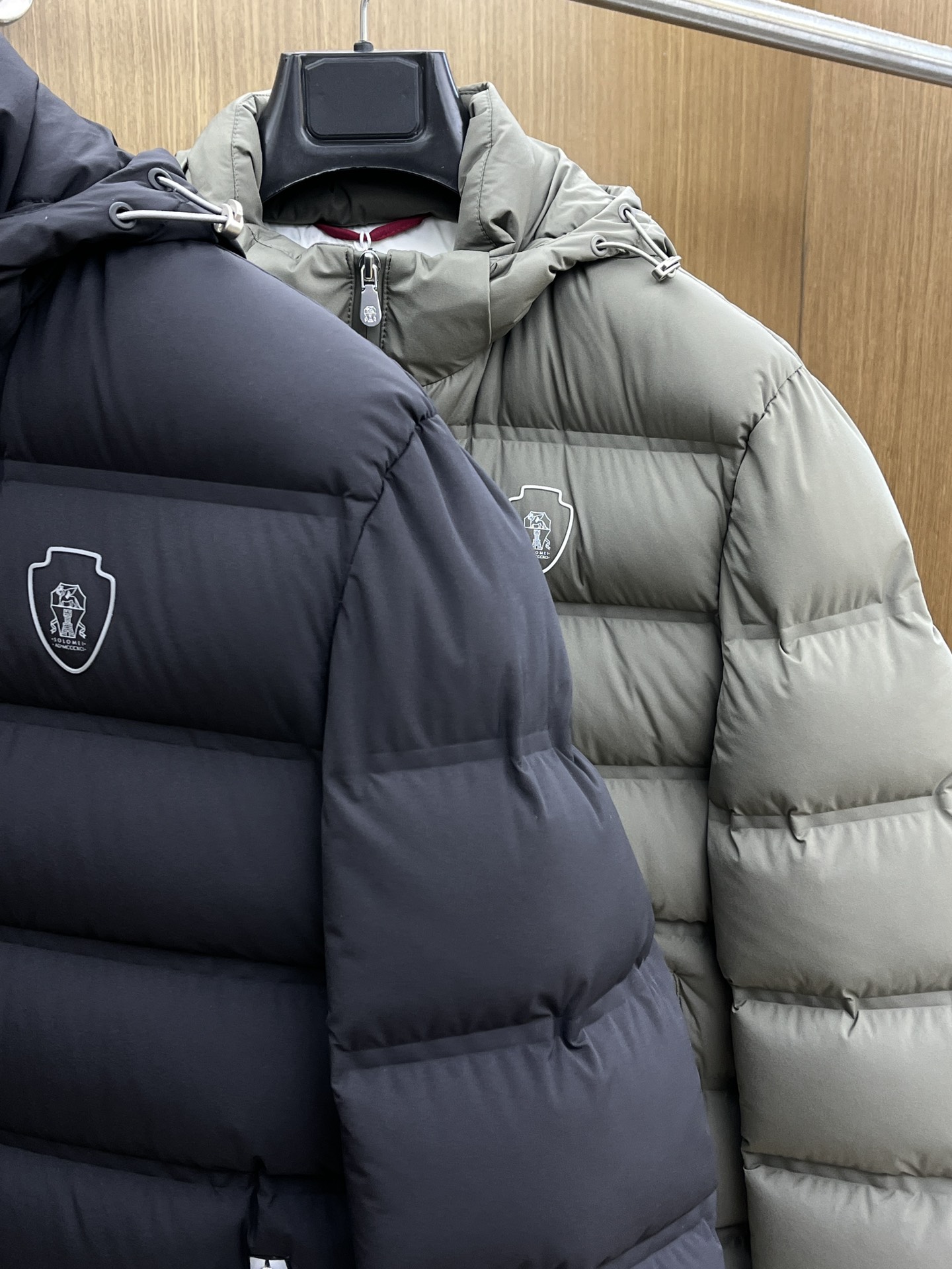 秋冬羽绒 Brunello Cucinelli25秋冬款立领羽绒外套 BC这款外套采用高品质羽绒填充工艺