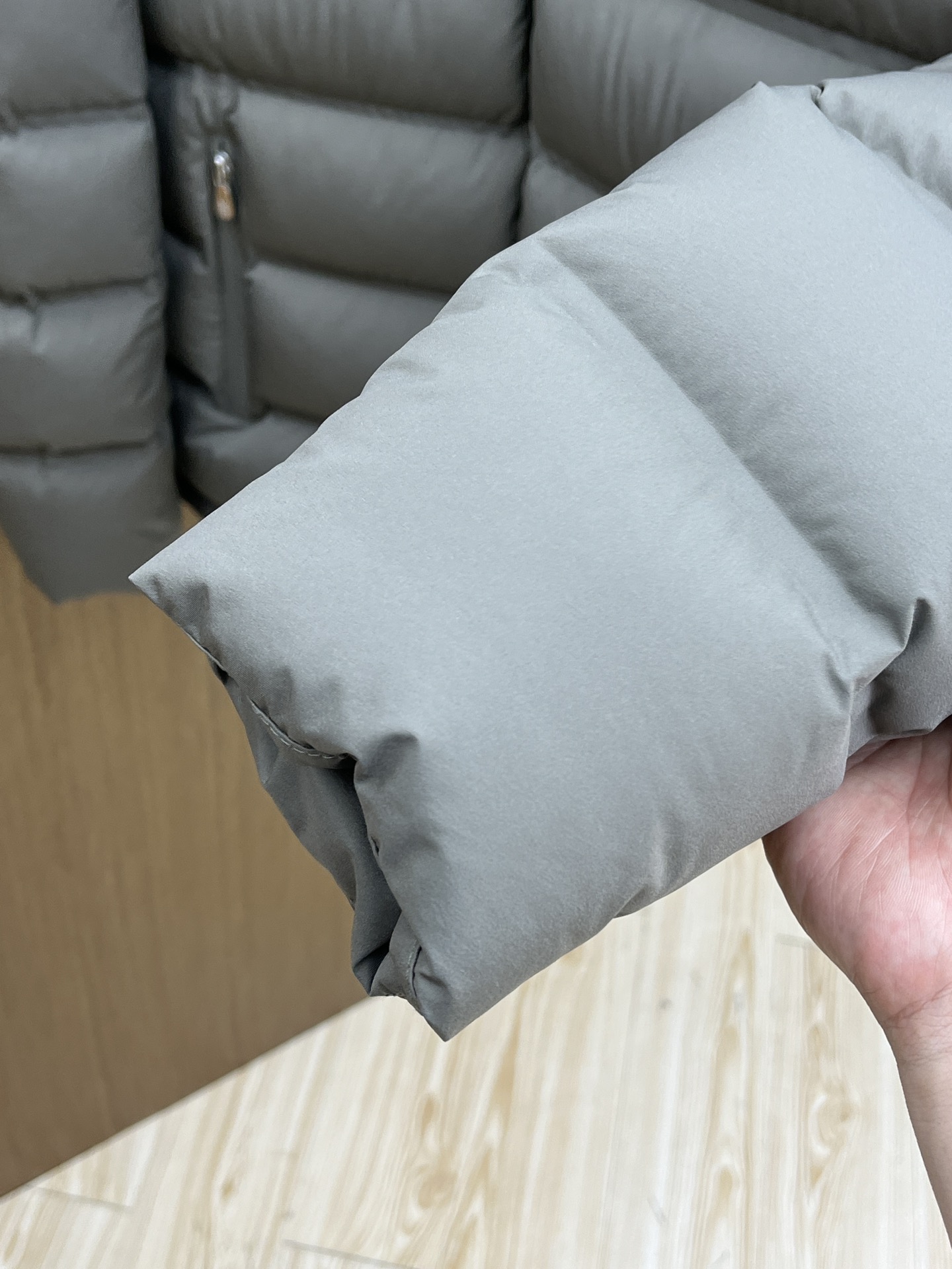 秋冬羽绒 Brunello Cucinelli25秋冬款立领羽绒外套 BC这款外套采用高品质羽绒填充工艺