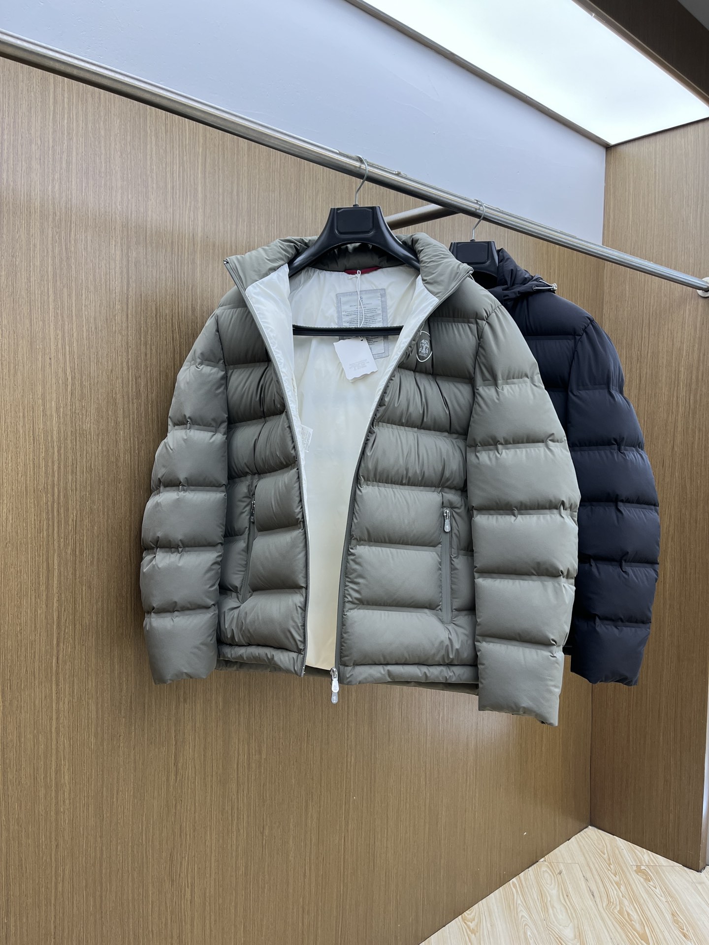 秋冬羽绒 Brunello Cucinelli25秋冬款立领羽绒外套 BC这款外套采用高品质羽绒填充工艺