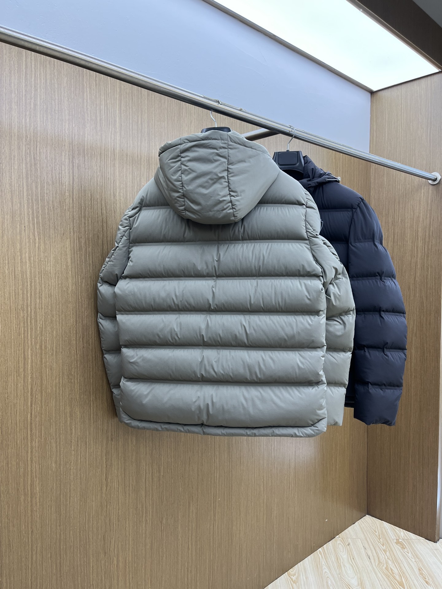 秋冬羽绒 Brunello Cucinelli25秋冬款立领羽绒外套 BC这款外套采用高品质羽绒填充工艺