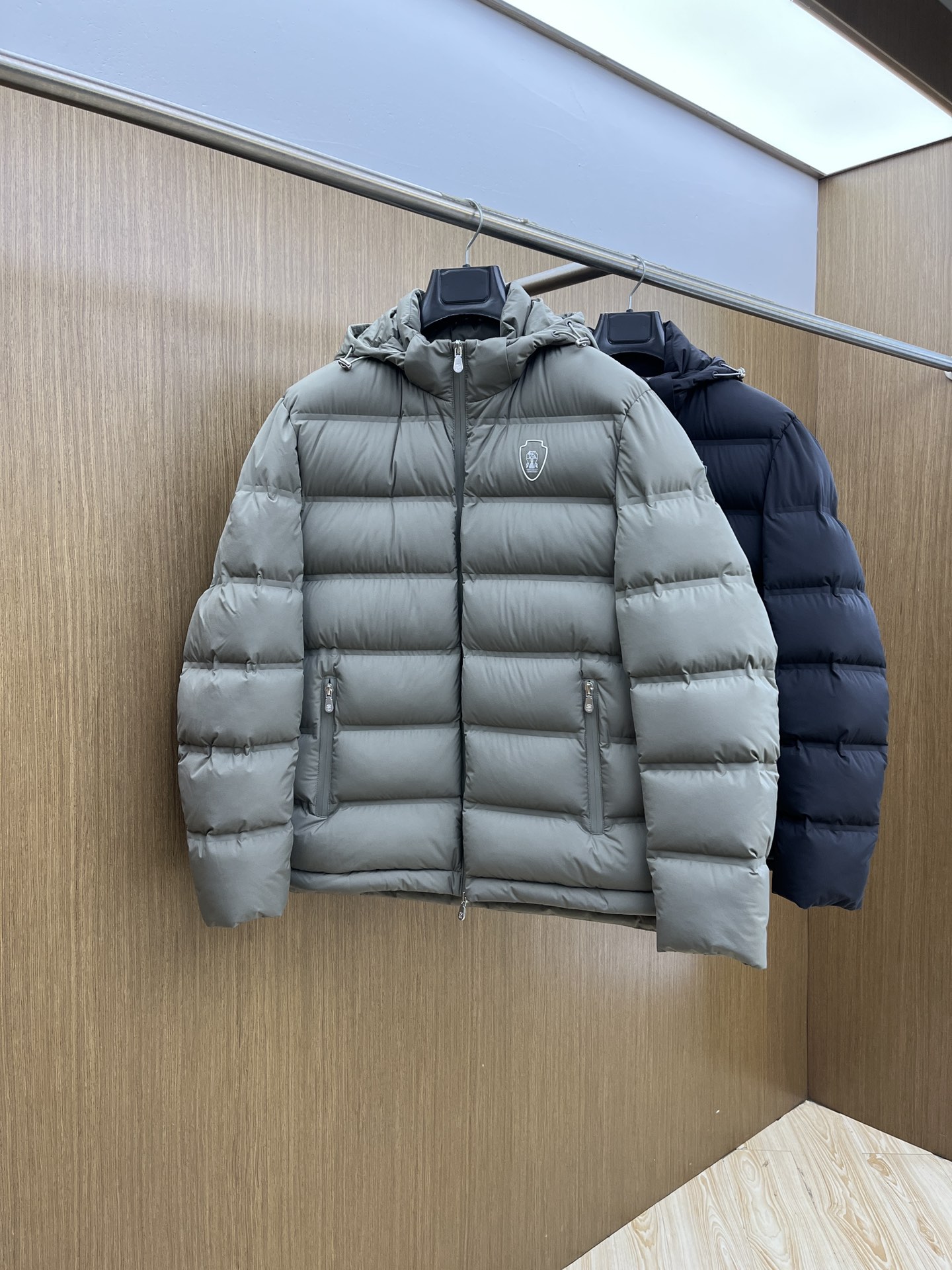 秋冬羽绒 Brunello Cucinelli25秋冬款立领羽绒外套 BC这款外套采用高品质羽绒填充工艺