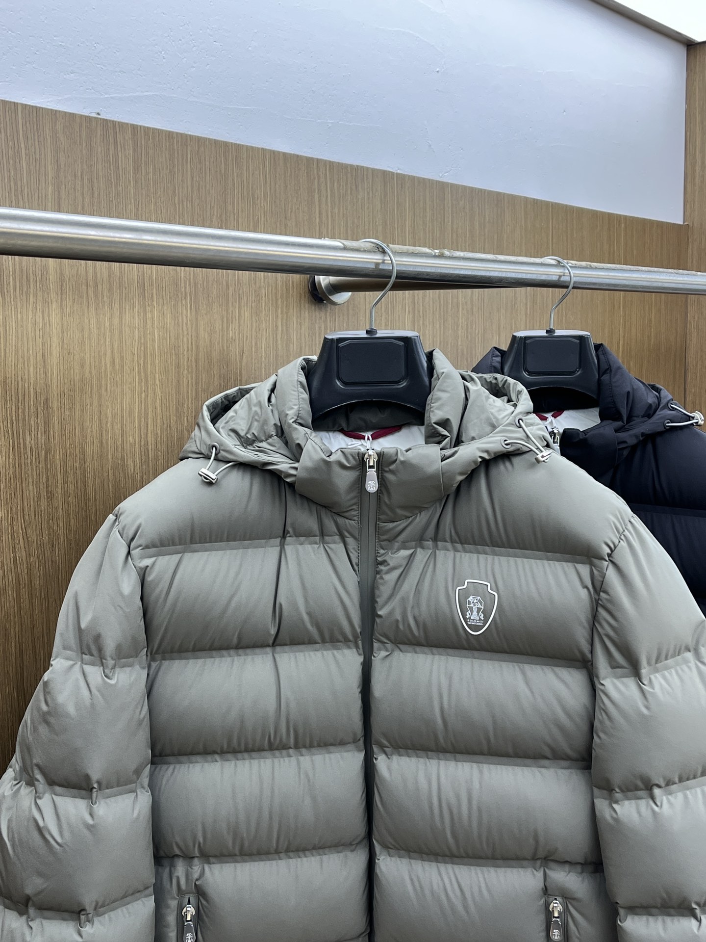 秋冬羽绒 Brunello Cucinelli25秋冬款立领羽绒外套 BC这款外套采用高品质羽绒填充工艺