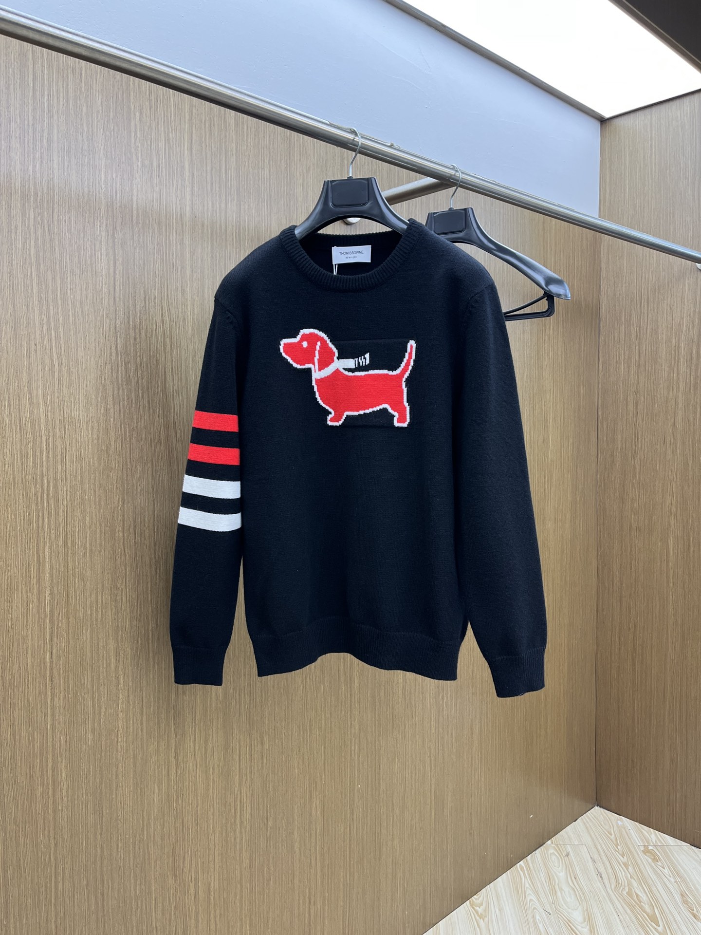 NO:597695,Autumn and Winter TB ss Autumn and Winter [New Product] Sweaters are exclusively for sale, imported original technical wool worsted!  The fine knitting is integrated, and the color mixed weaving is purely handmade. The grade is extremely high, highlighting the taste and luxury of clothing. The craftsmanship is exquisite!  Customized original craftsmanship threaded upper body, super handsome, purchasing agent level counter, same style for men and women fls size S-xL,,sweaters,alexander wang19860909秋冬 TB ss秋冬【新品】毛衣专供狠货,进口原版科技羊毛精纺！精细针织一体,色彩混织纯手工技艺呈现 档次极高,凸显衣着品味与奢华 工艺精湛！定制原版工艺螺纹上身帅到爆,代购级别专柜男女同款 fls码数S-xL,,sweaters,alexander wang,Men's clothing