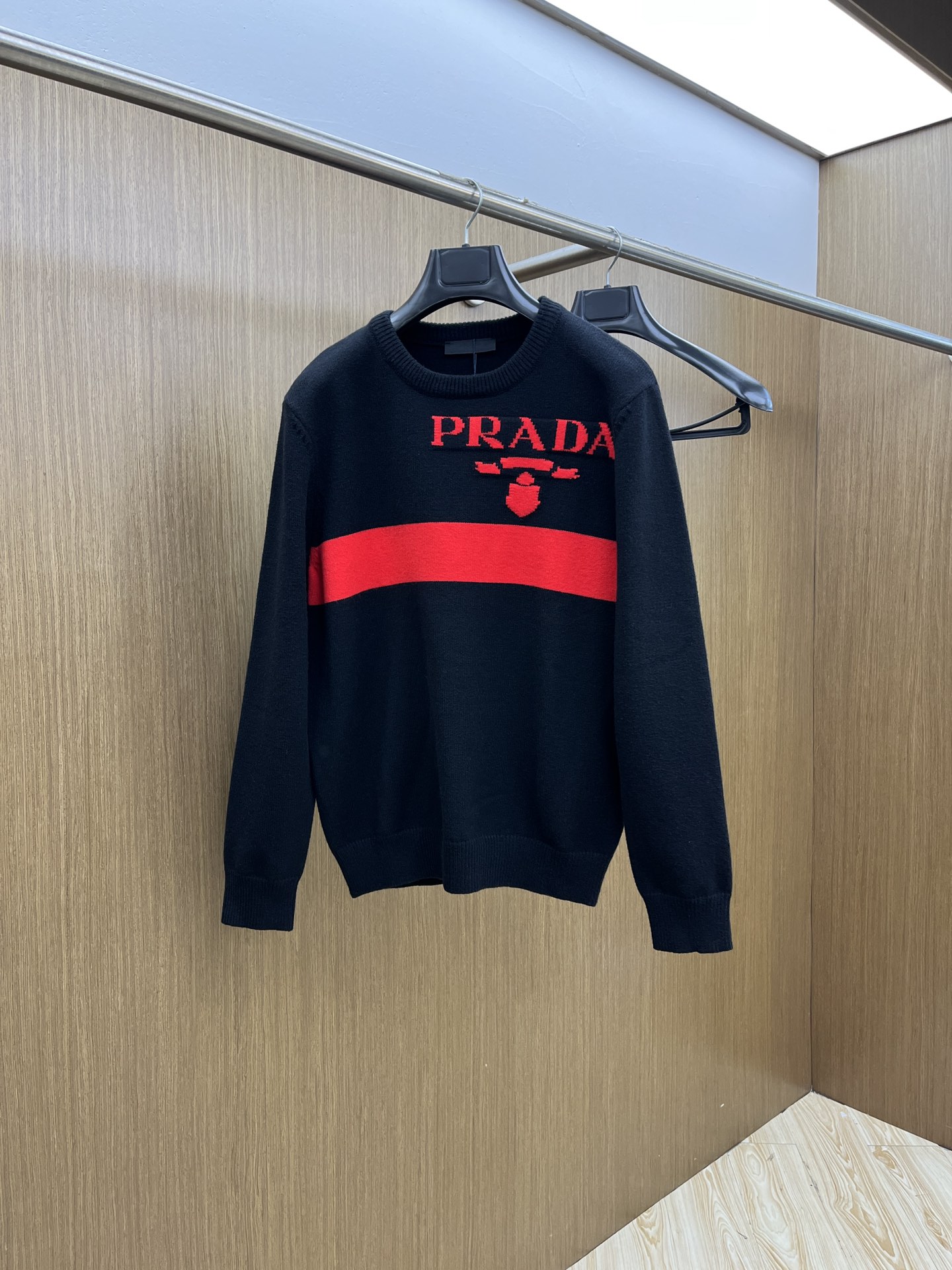 NO:597701,Autumn and winter PD ss autumn and winter [new product] sweaters are exclusively for the toughest products, imported original technical wool worsted!  The fine knitting is integrated, and the color mixed weaving is purely handmade. The grade is extremely high, highlighting the taste and luxury of clothing. The craftsmanship is exquisite!  Customized original craftsmanship threaded upper body, super handsome, purchasing agent level counter, same style for men and women fls size S-xL,,sweaters,alexander wang19860909秋冬 PD ss秋冬【新品】毛衣专供狠货,进口原版科技羊毛精纺！精细针织一体,色彩混织纯手工技艺呈现 档次极高,凸显衣着品味与奢华 工艺精湛！定制原版工艺螺纹上身帅到爆,代购级别专柜男女同款 fls码数S-xL,,sweaters,alexander wang,Men's clothing