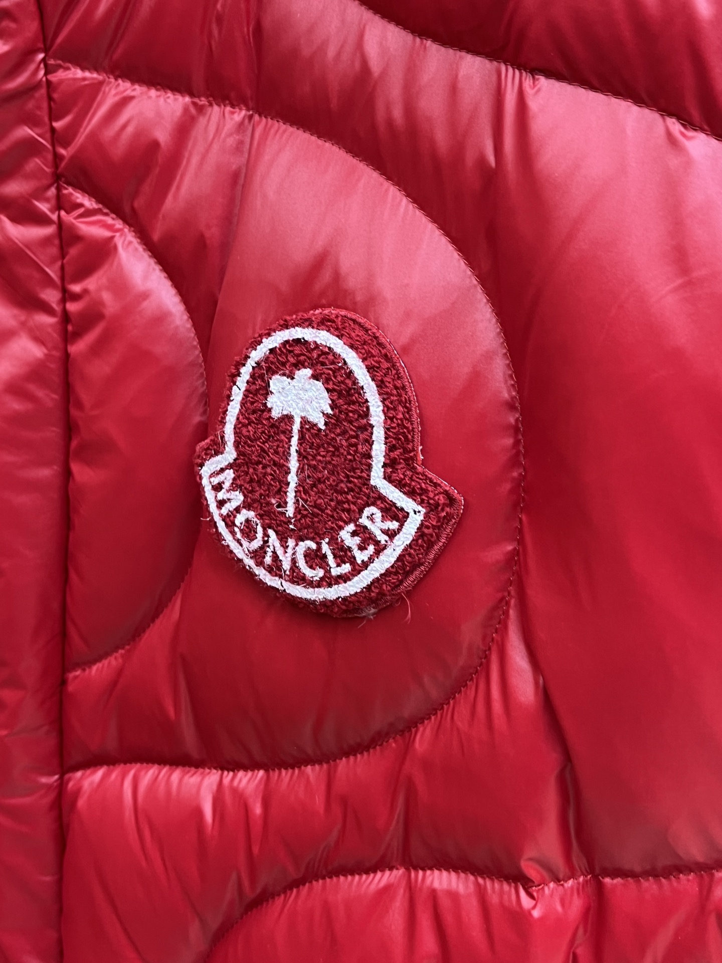 秋冬羽绒 Mon 🔥🔥最新款时尚休闲羽绒外套马甲立领，冬季顶级轻奢羽绒服，胸前经典LOGO刺绣爆款羽绒服